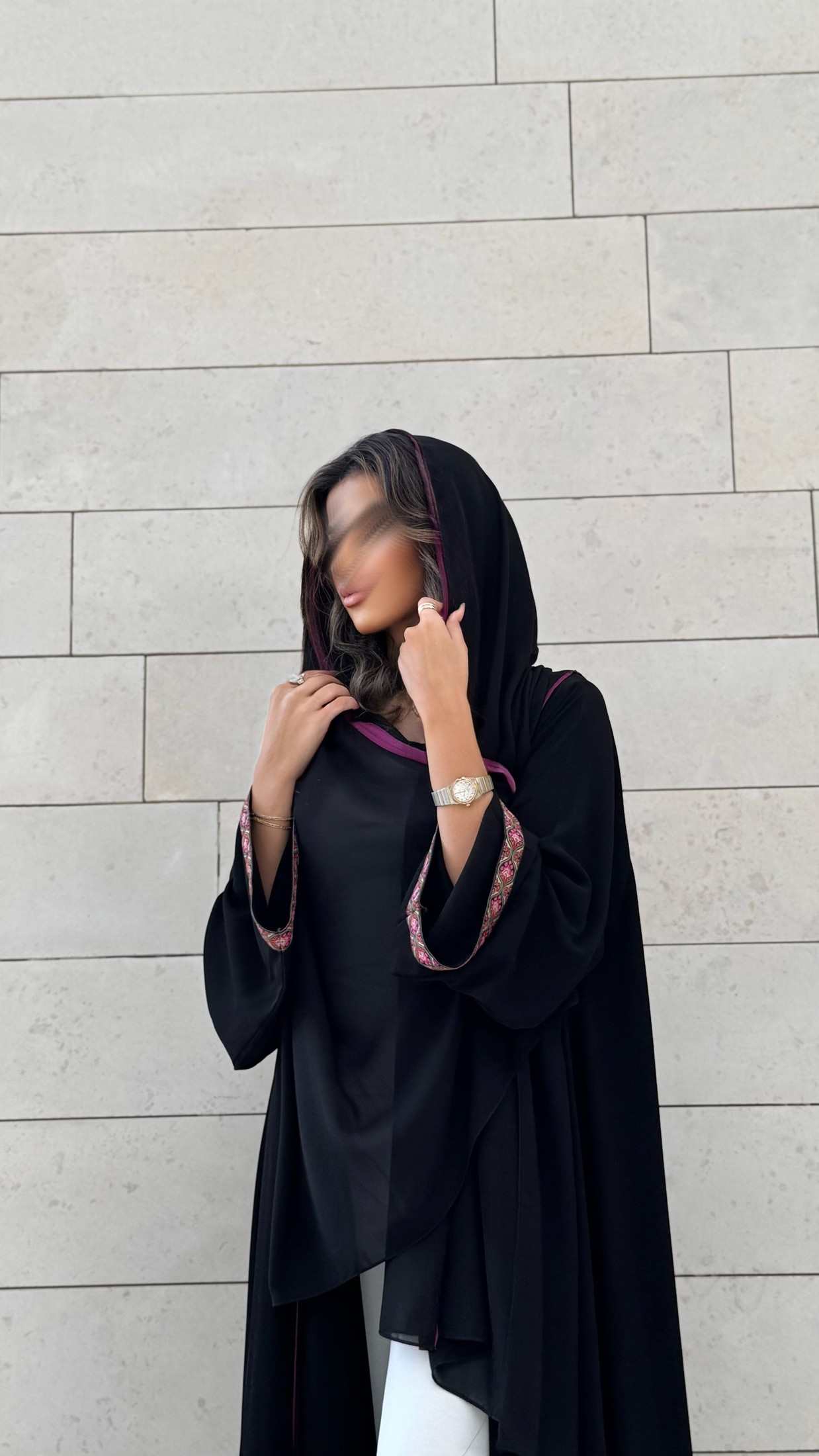 MW1605 - عباية سوداء بخطوط بنفسجية وتطريز بنفسجي | Black Abaya with Purple Stripes and Embroidery - Aya