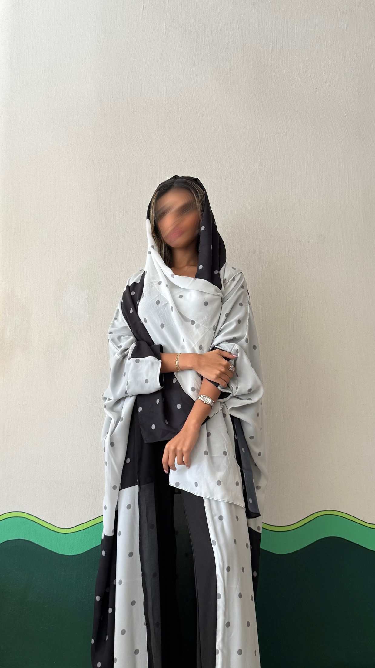 MWT450  - عباية منقطة اسود وابيض - Aya