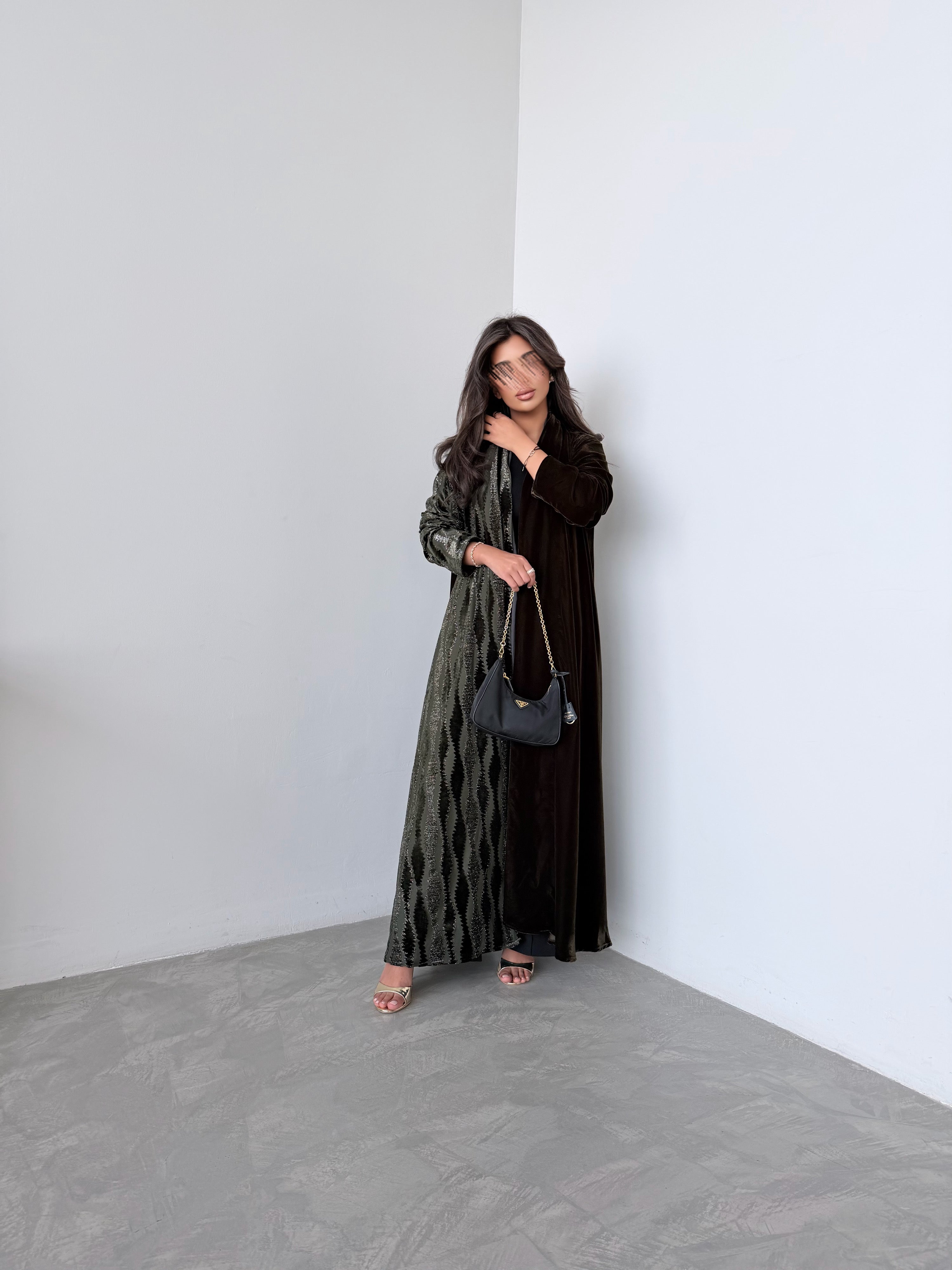 MW645 - Light Crepe Standing with Jacquard Half-Cloche