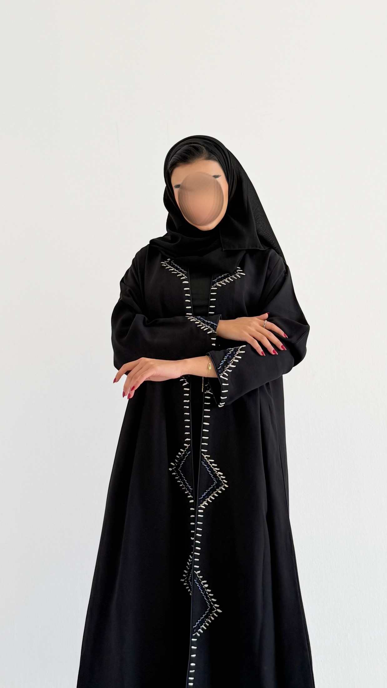 MWT347 - عباية اسود تطريز شك اطراف كحلي - Aya