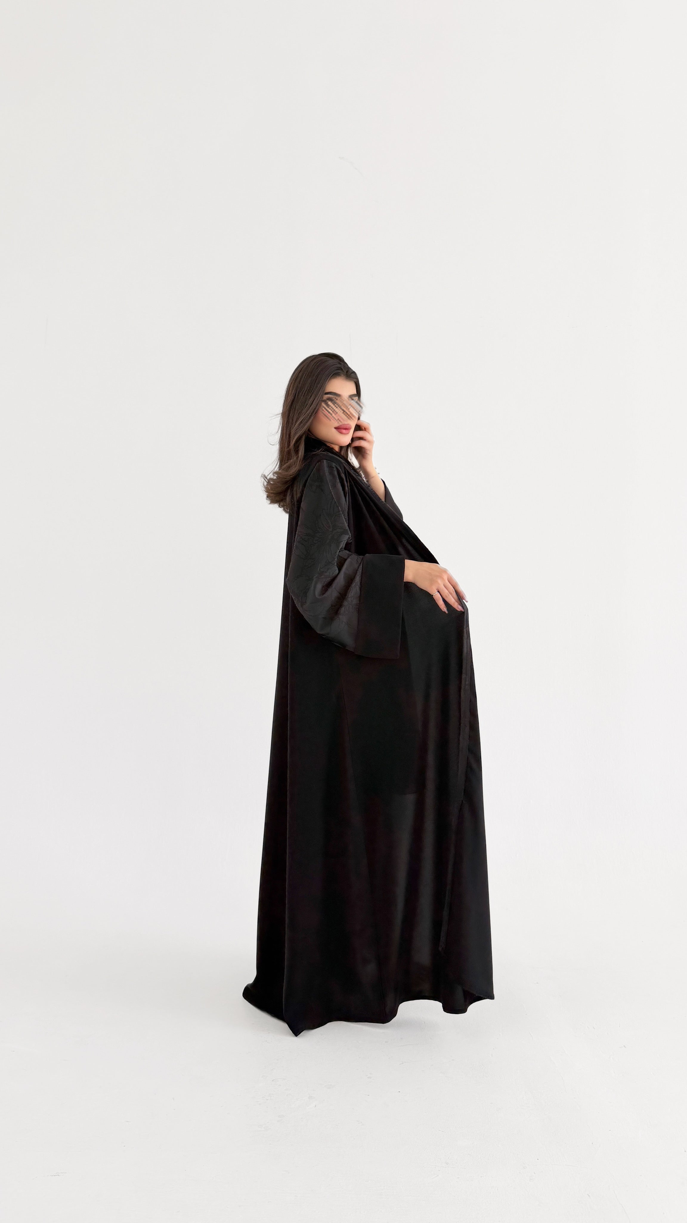 MWT1103 - عباية اسود بتدخيلة جاكار بالاكمام - Aya