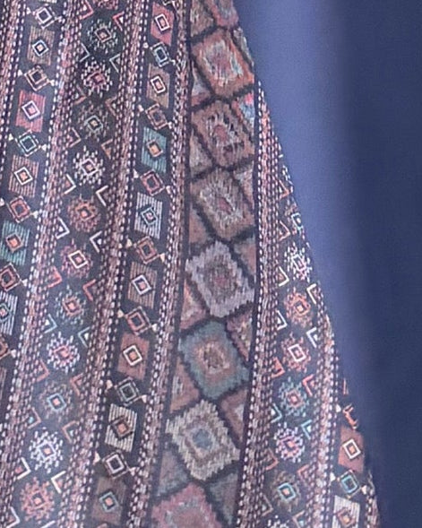 MWT788 - عباية كريب مع تدخيلة كشميري - Aya