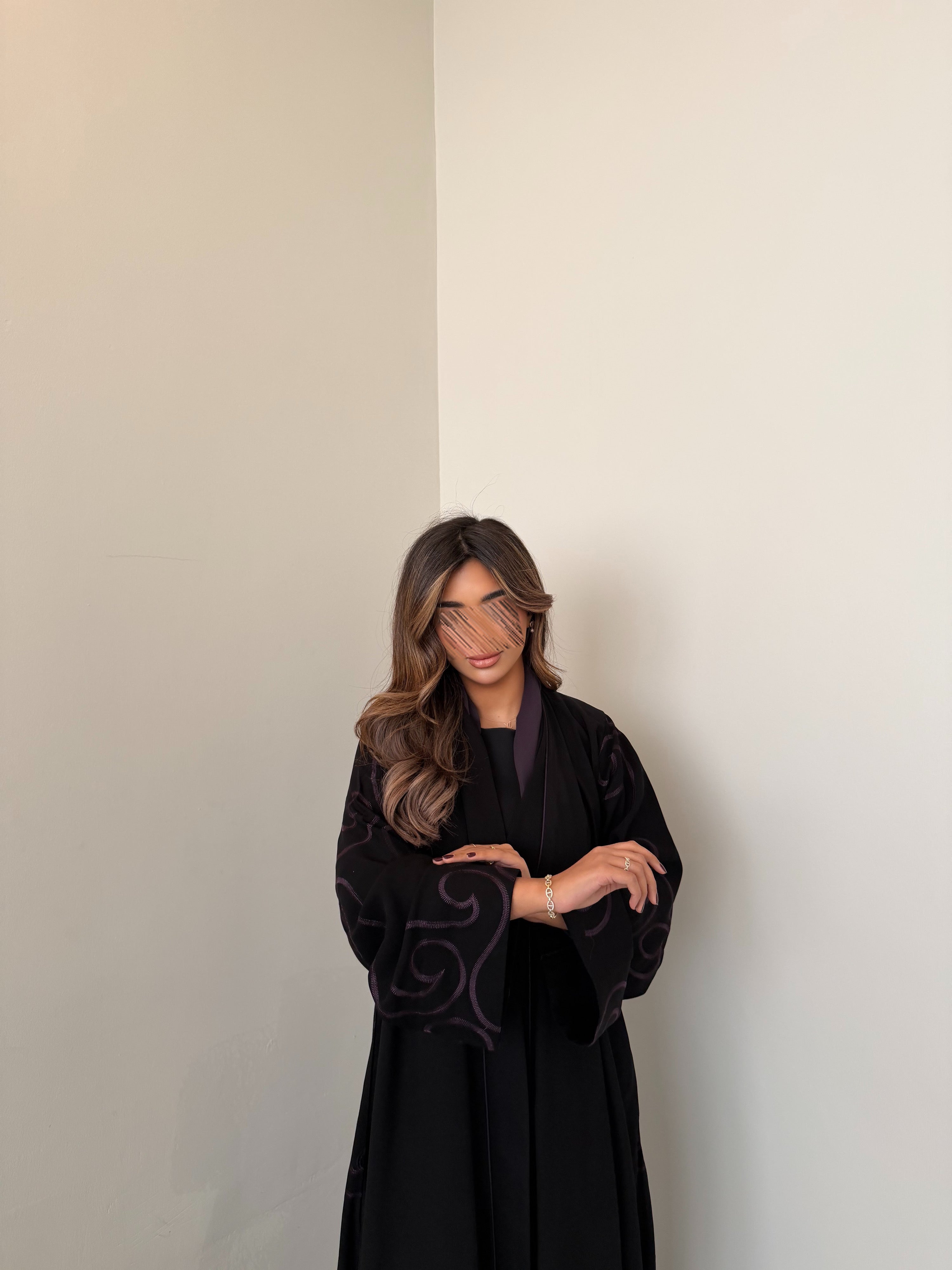 MWT1049 - عباية اسود بتطريز من الخلف - Aya