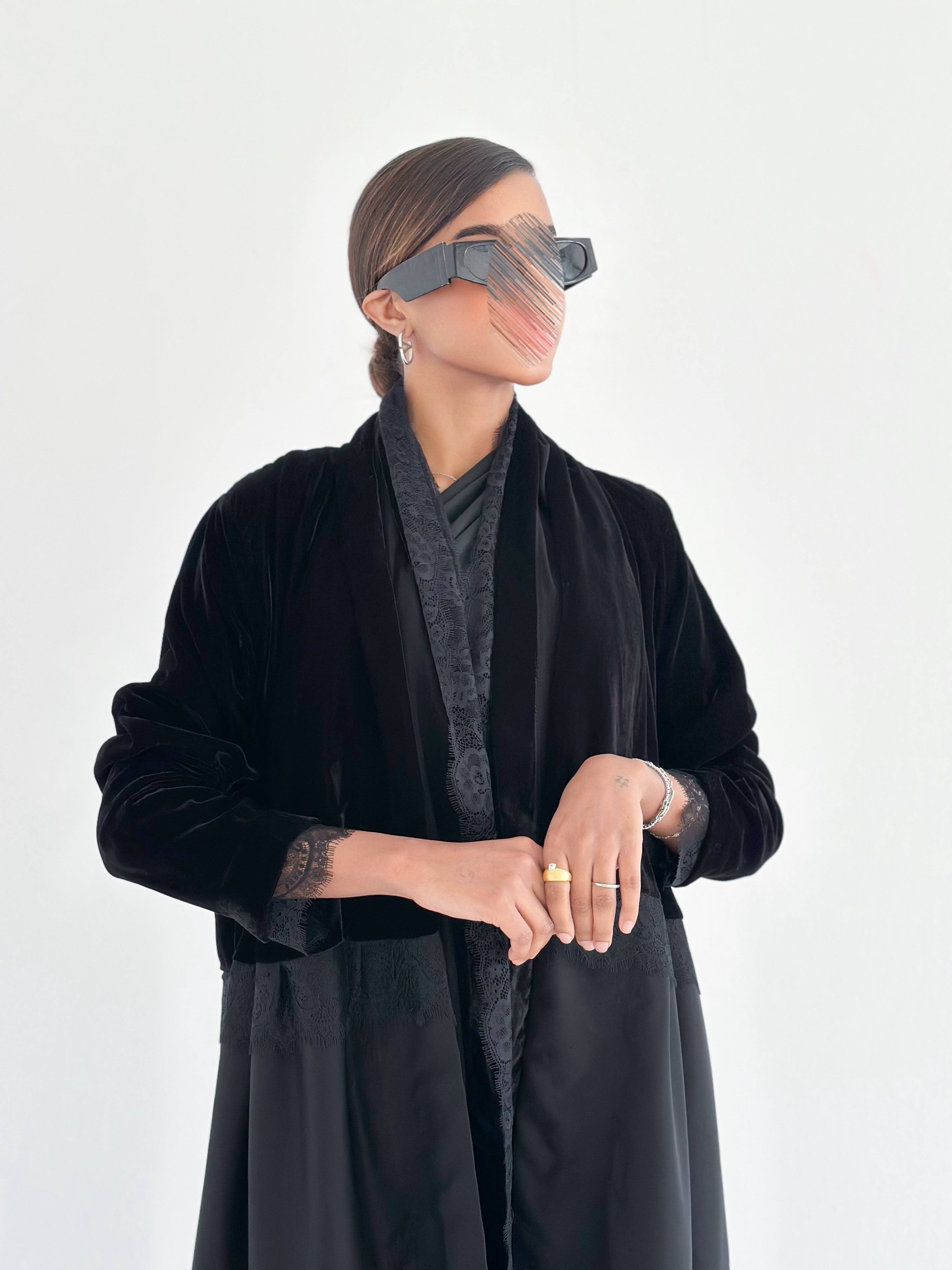 MWT576 - عباية مخمل مع تفته