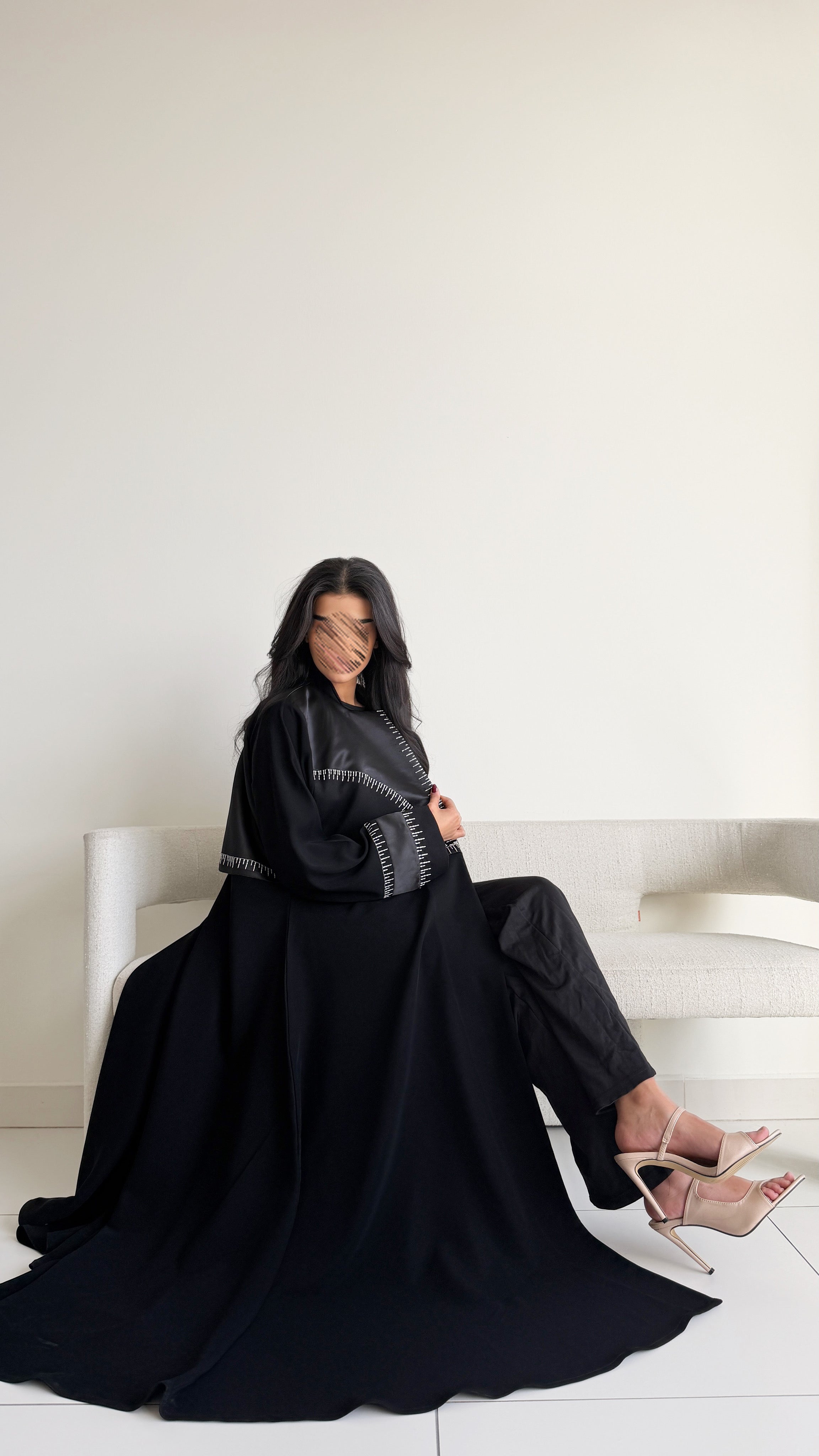 MWT1098 - عباية اسود بتطريز ابيض - Aya