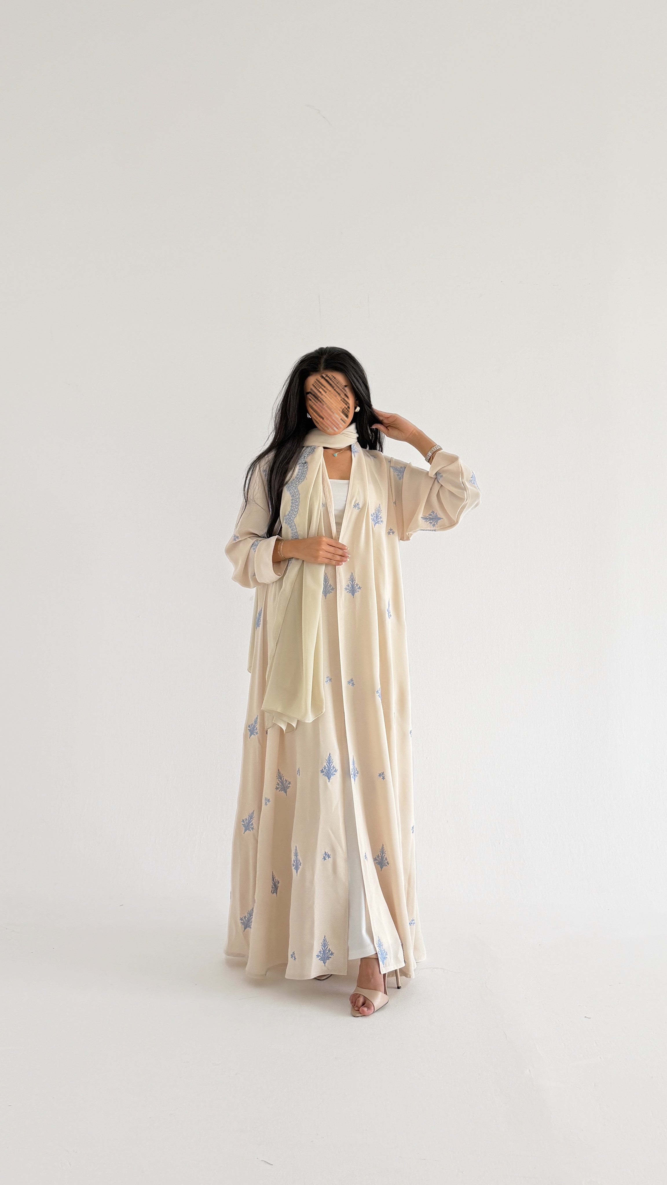 MWT5088 - قماش بيج مع تطريز سماوي - Aya