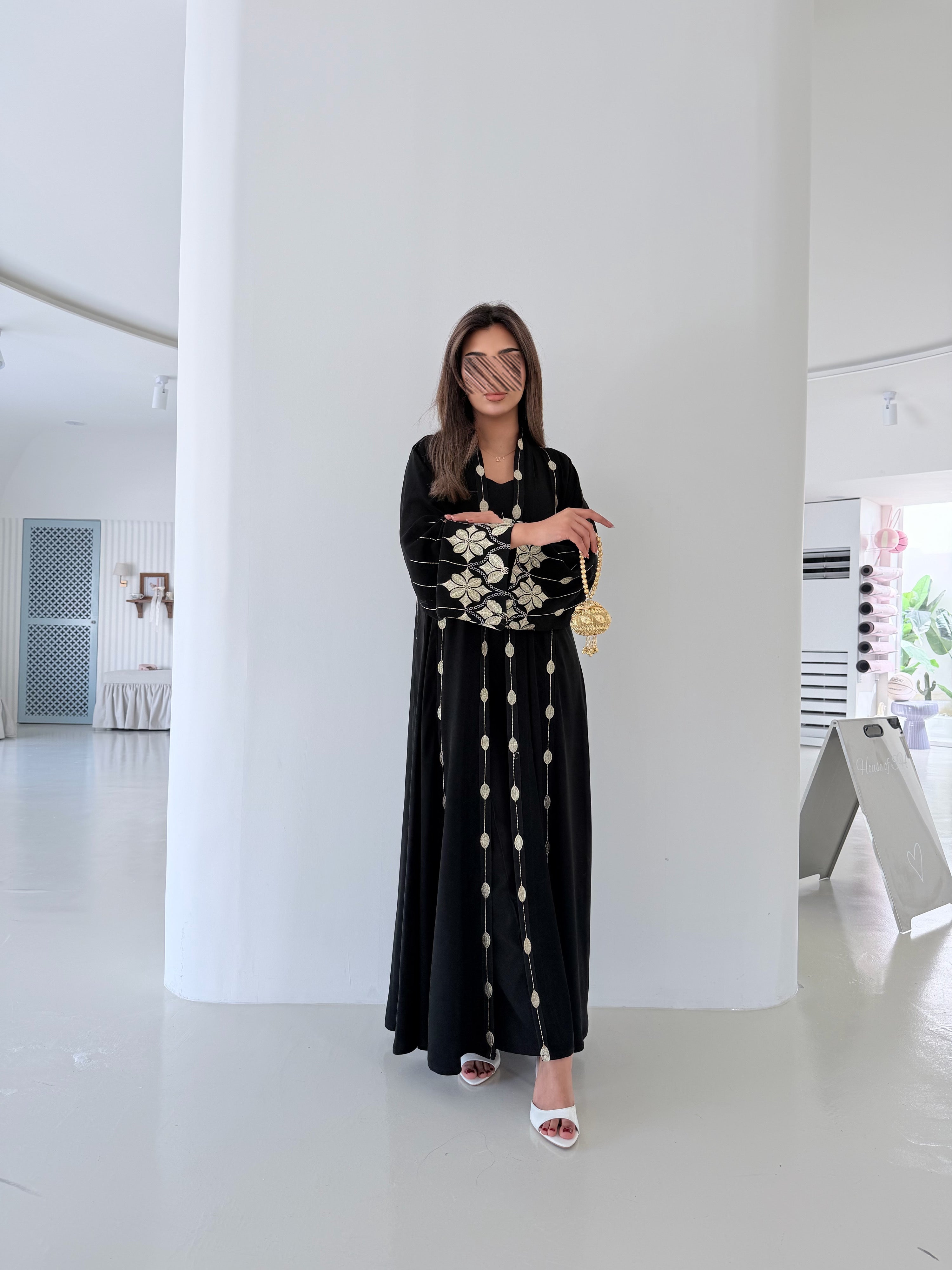 MWT5016 - قماش اسود مطرز قصة كلوش - Aya