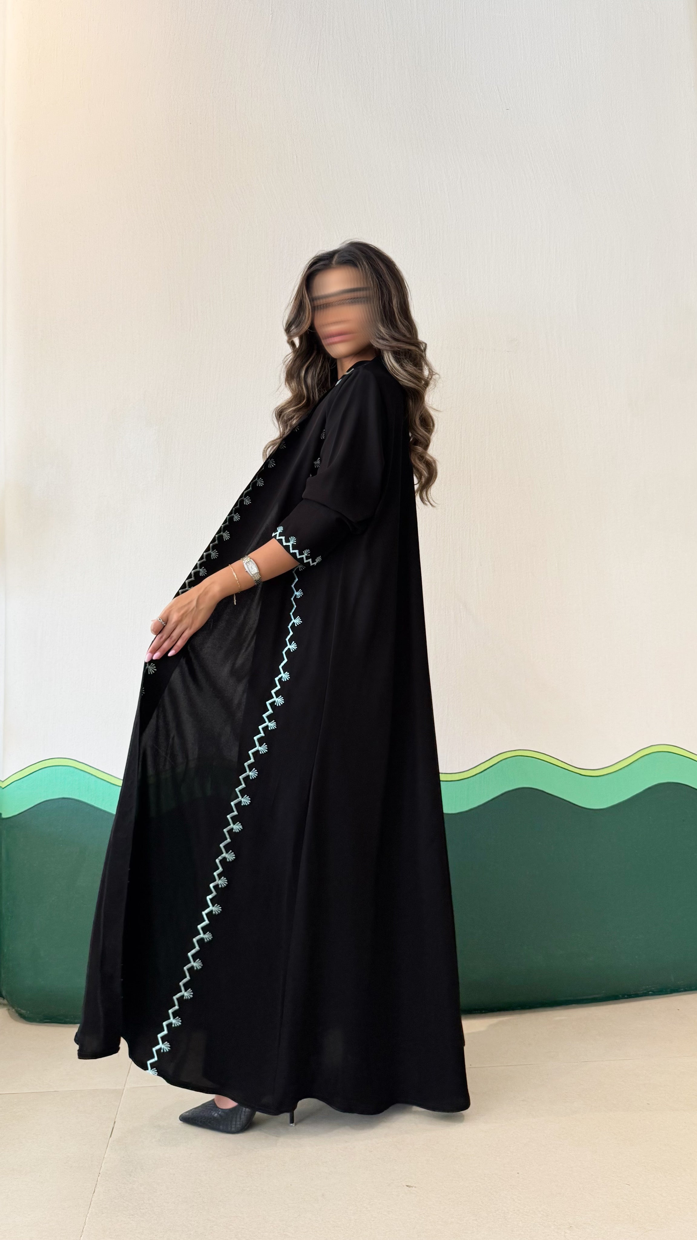 MW645 - Light Crepe Standing with Jacquard Half-Cloche