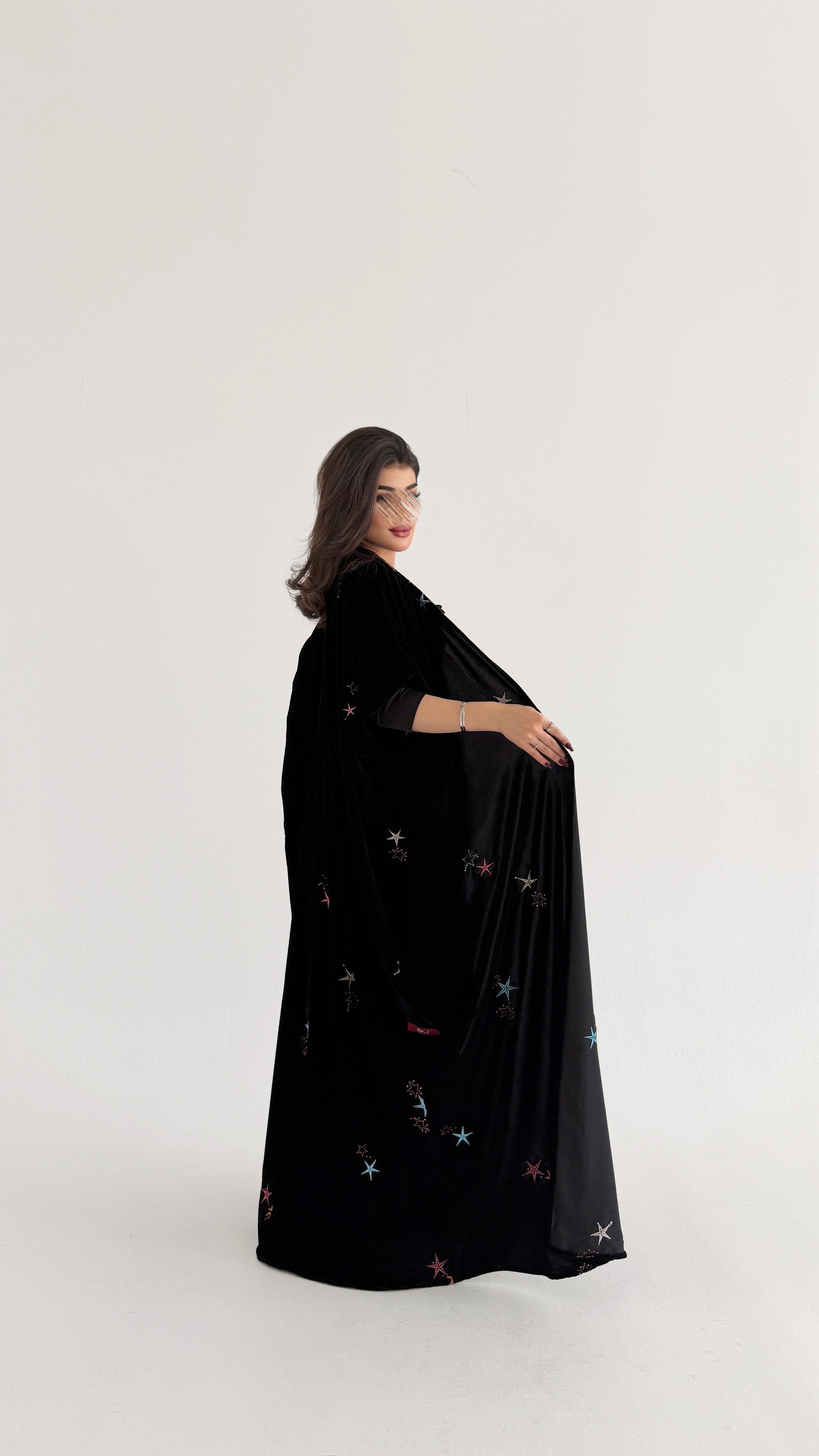 MWT846 -  عباية تطريز نجمات مع تدخيلة اكمام استرتش - Aya