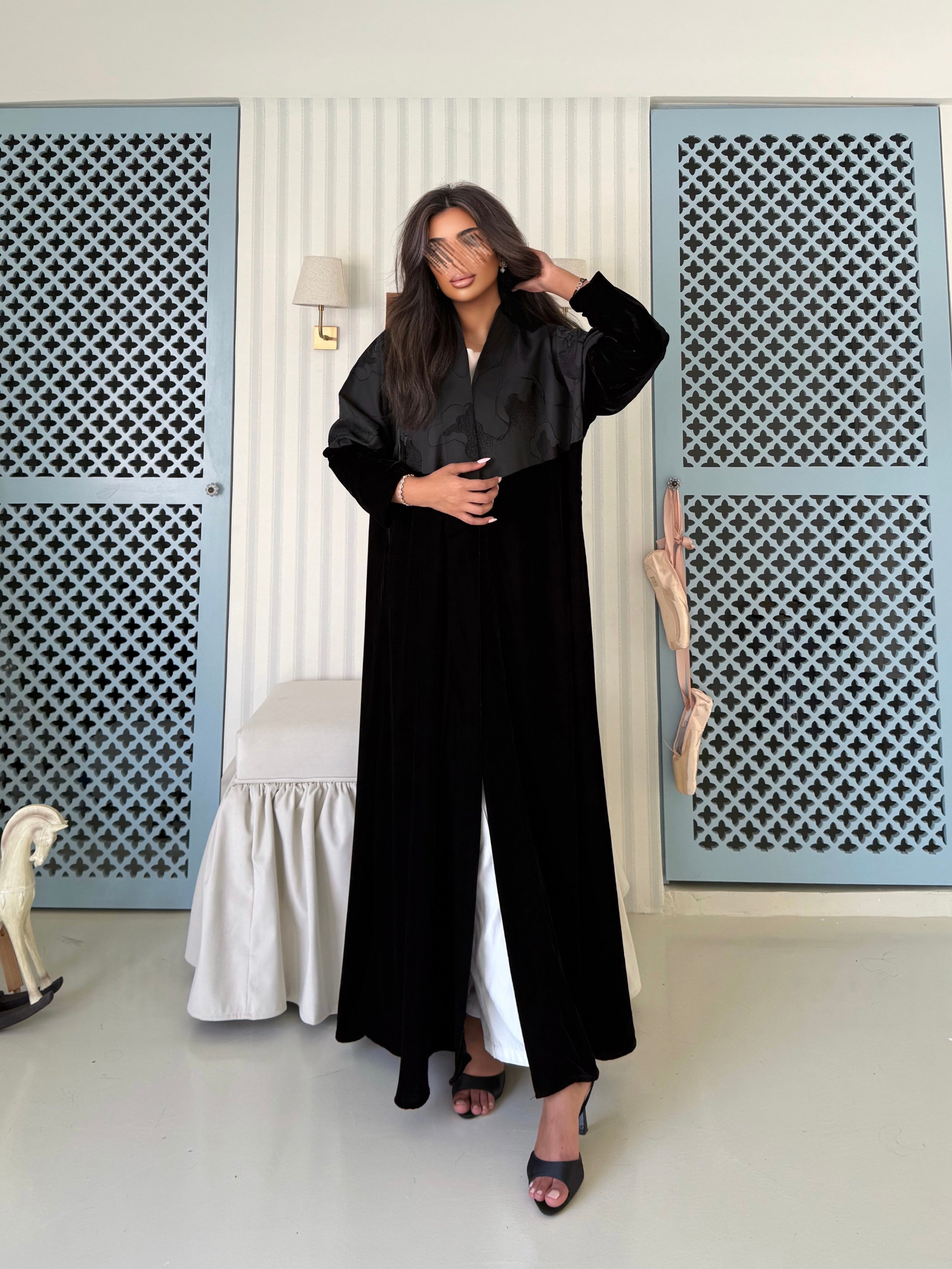 MW645 - Light Crepe Standing with Jacquard Half-Cloche