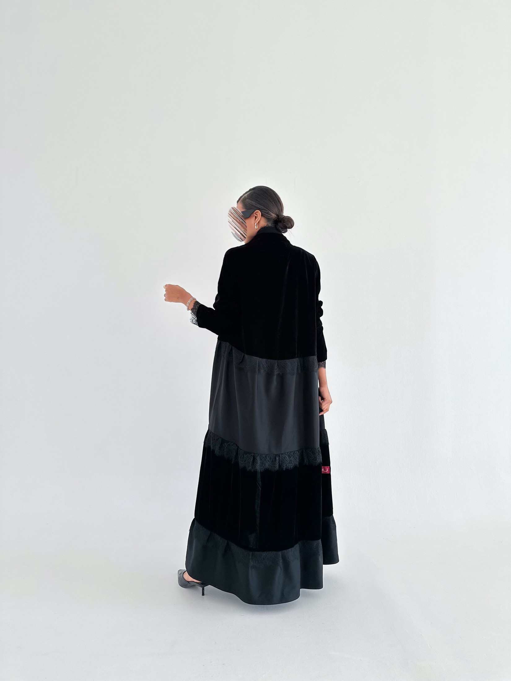 MWT576 - عباية مخمل مع تفته - Aya