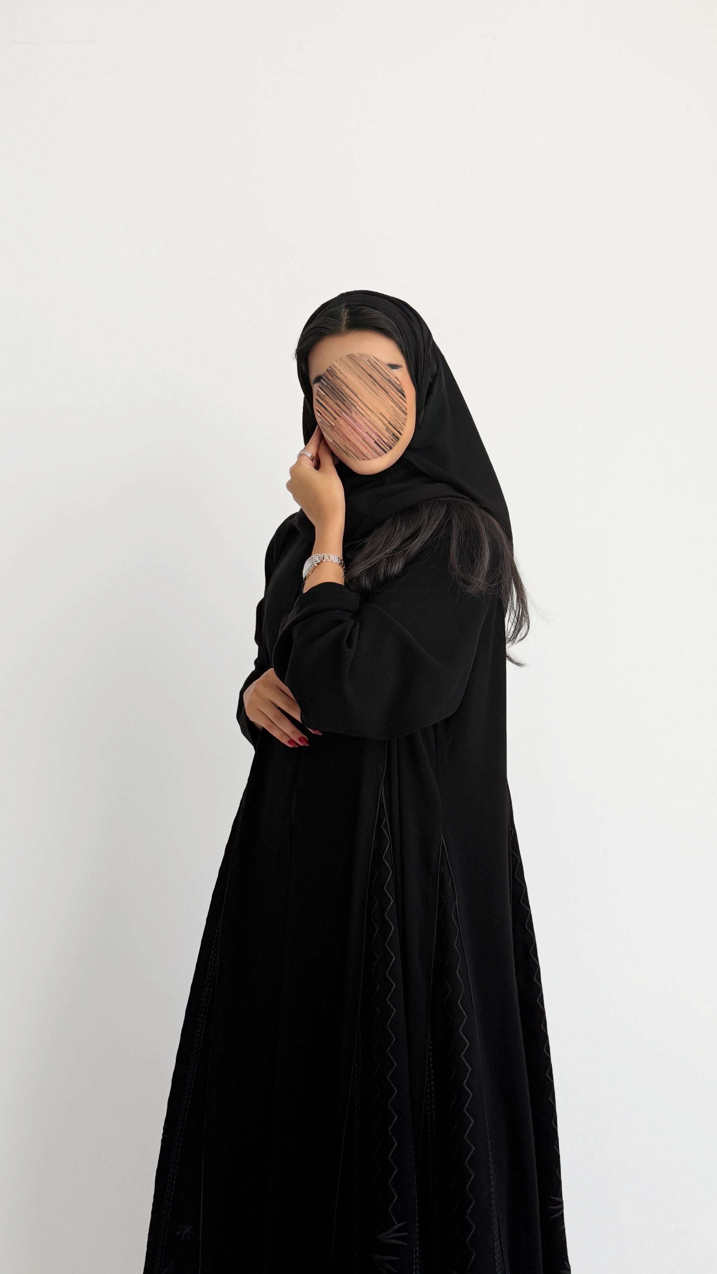 MWT2070 - عباية سوداء بتطريز أسود - Aya