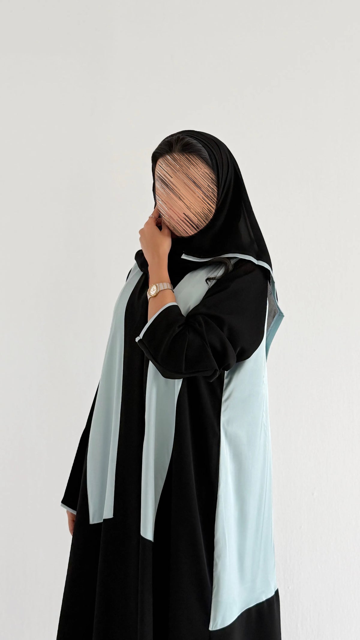 MWT5251 - عباية اسود ناعمة و مميزه مع تدخيلات لون سماوي