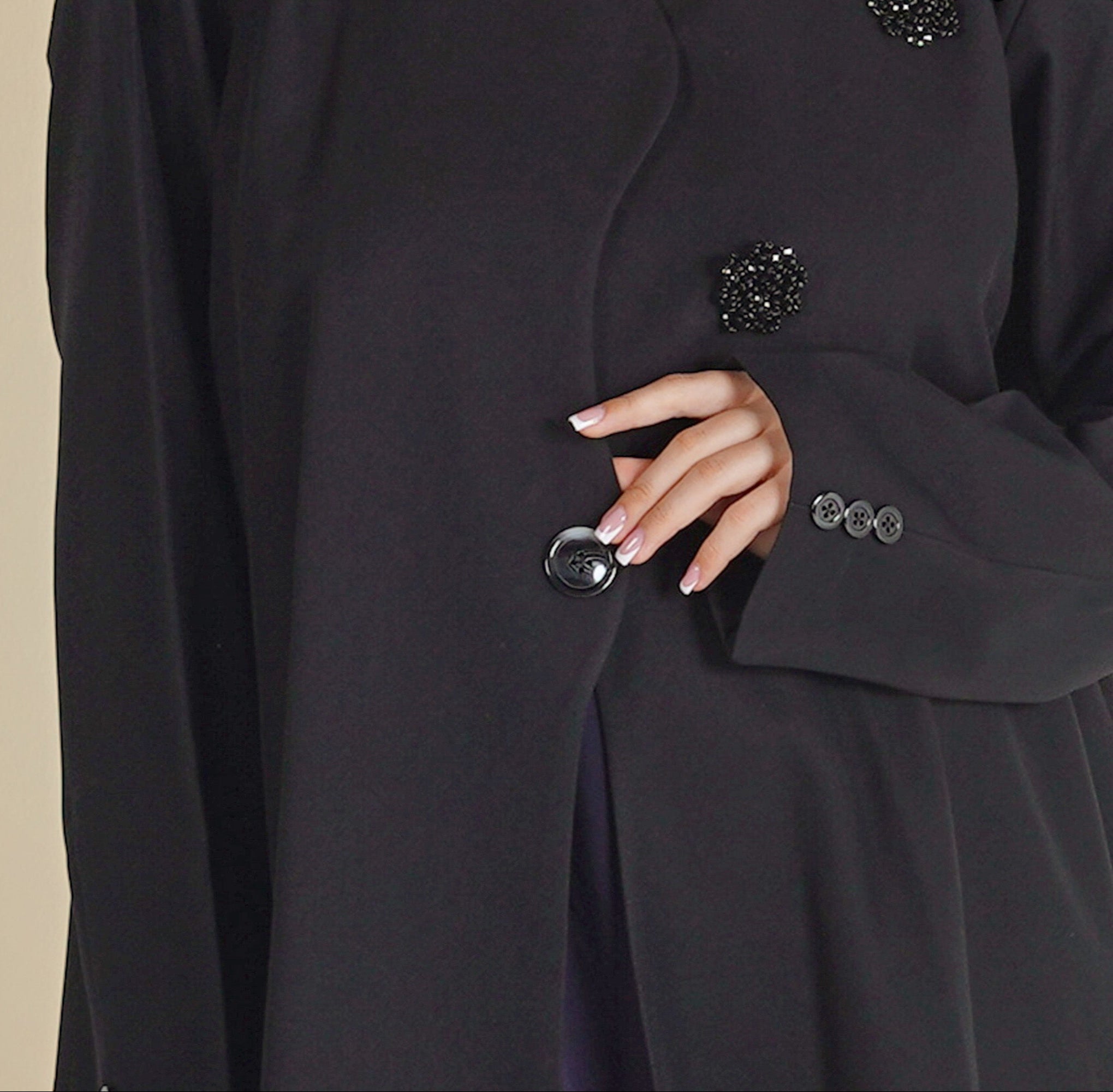 MW1292 - عباية بليزر ناعمة و بروش