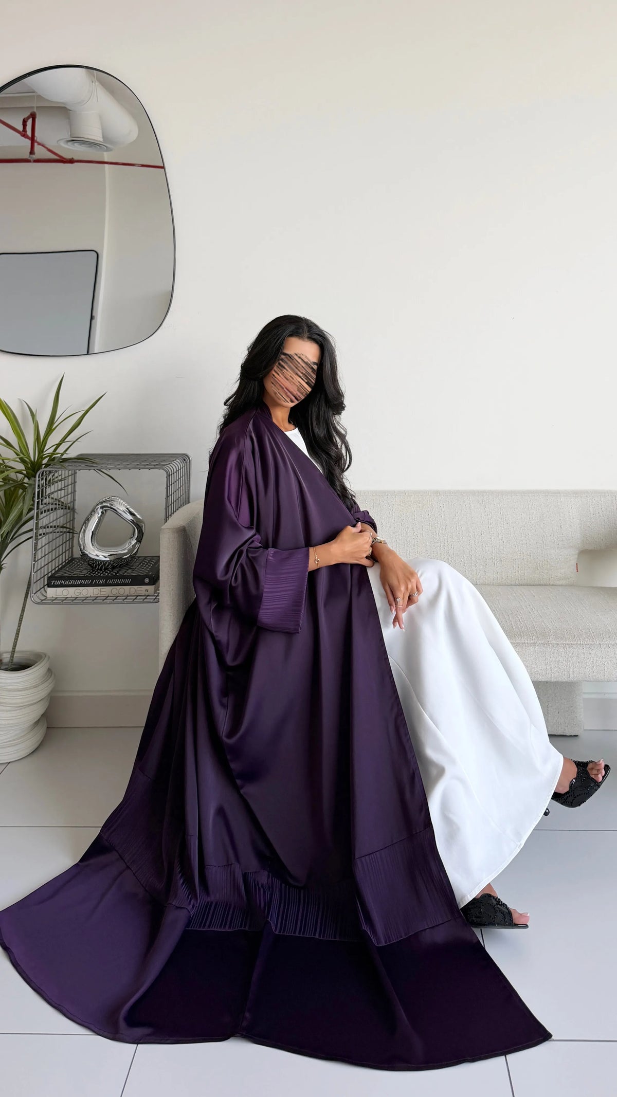 MWT1290 - عباية ساده بتدخيلة مخطط - Aya