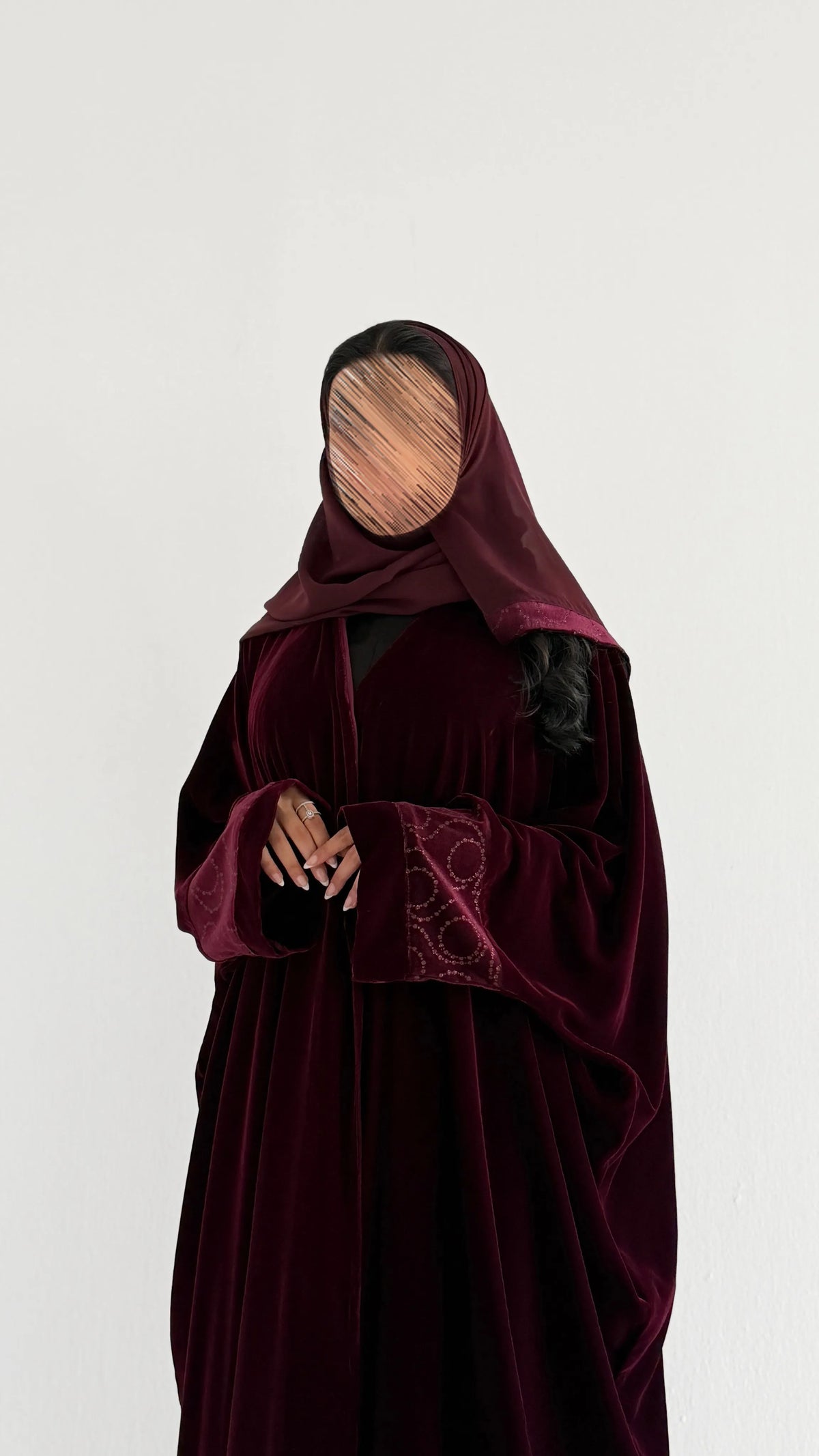 MWT1298 - عبايه مخمل عنابي بتدخيله مخمل لامعه - Aya