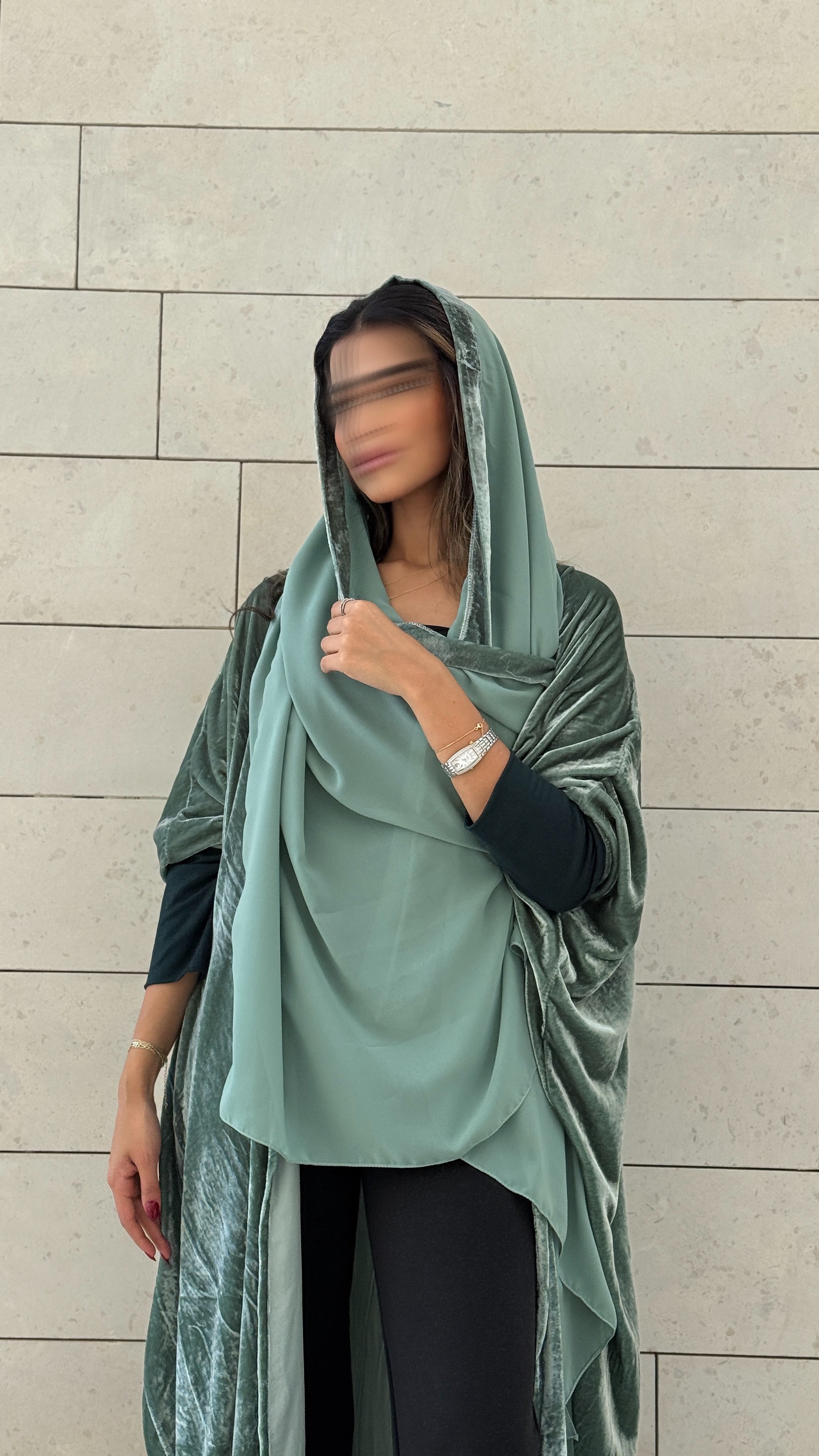 MWT564 - عباية مخمل زيتي فاتح مع أكمام استرتش - Aya