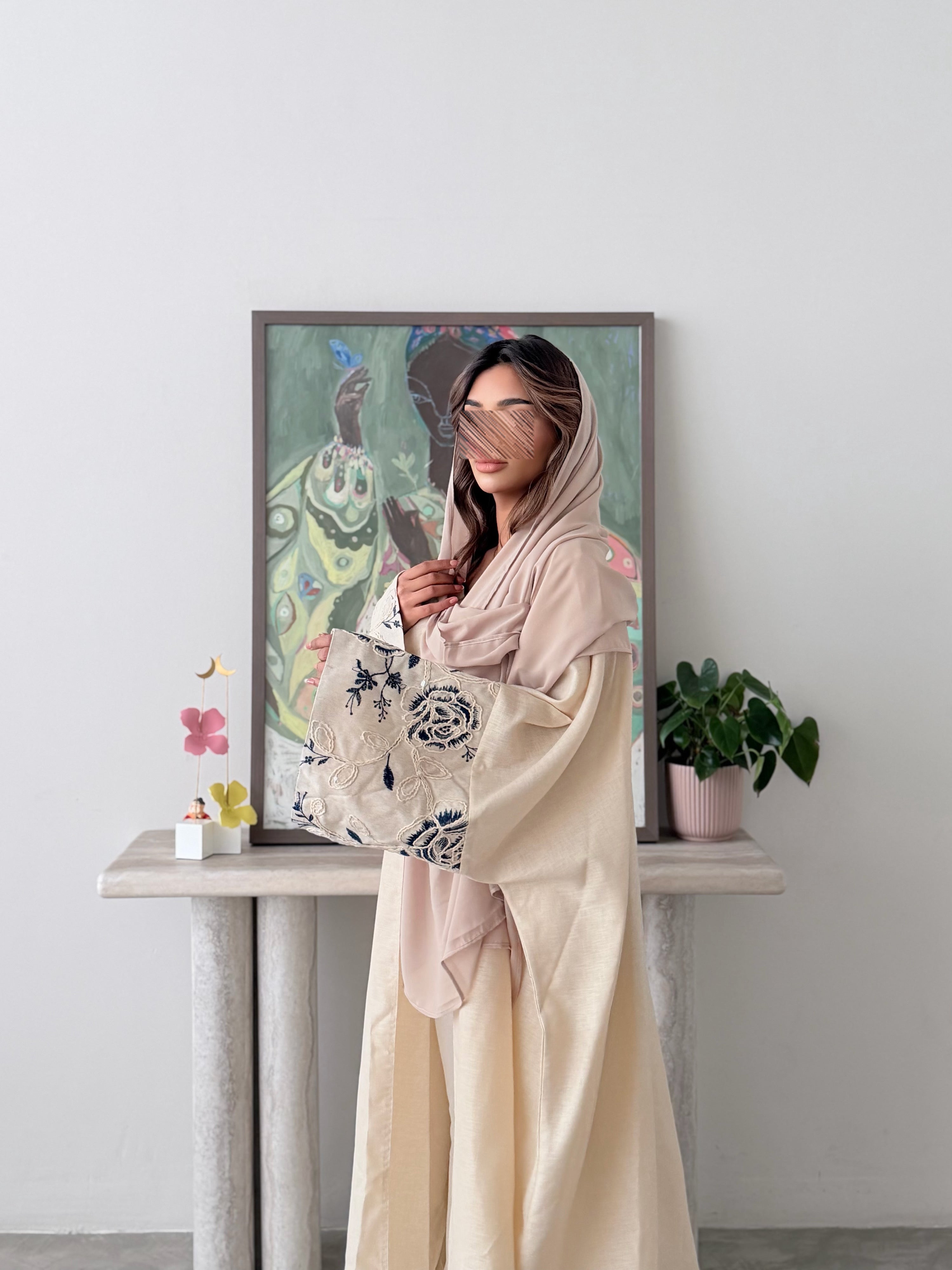 MWT780 - عباية لنن مع تدخيله أكمام لنن مطرز أزرق - Aya