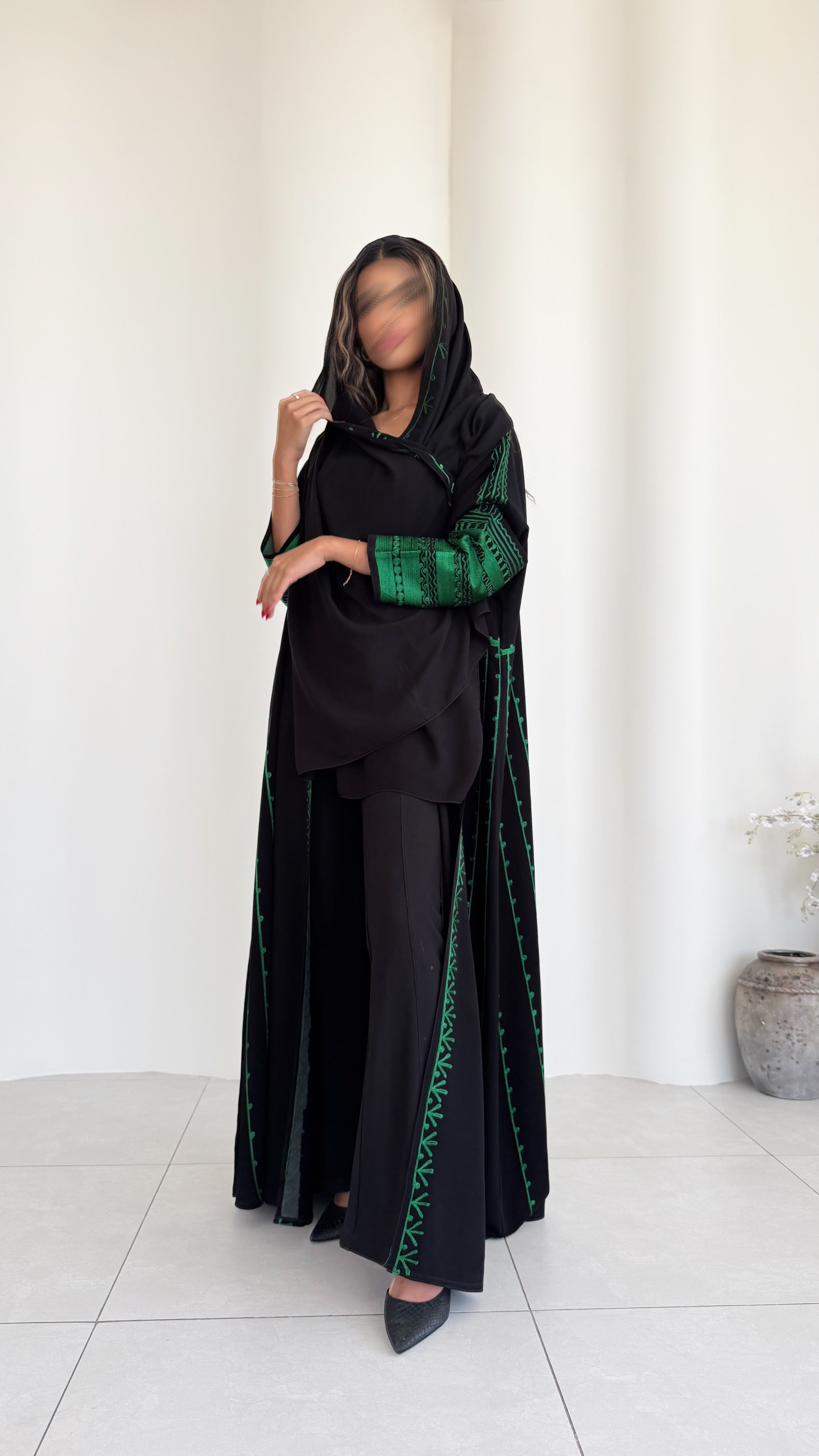 MW645 - Light Crepe Standing with Jacquard Half-Cloche