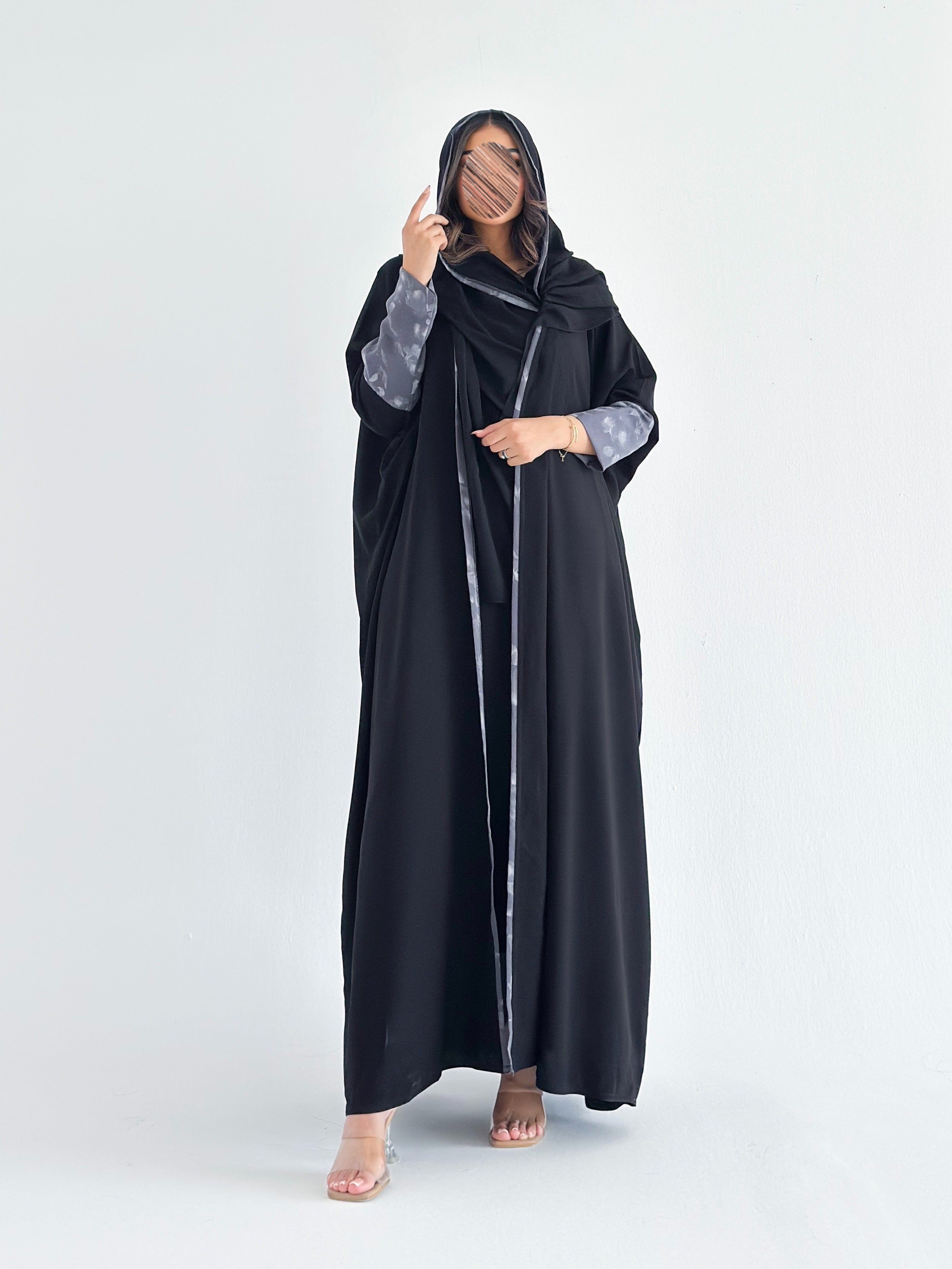 MWT1262 - عباية اسود بتدخيله جاكار ورد