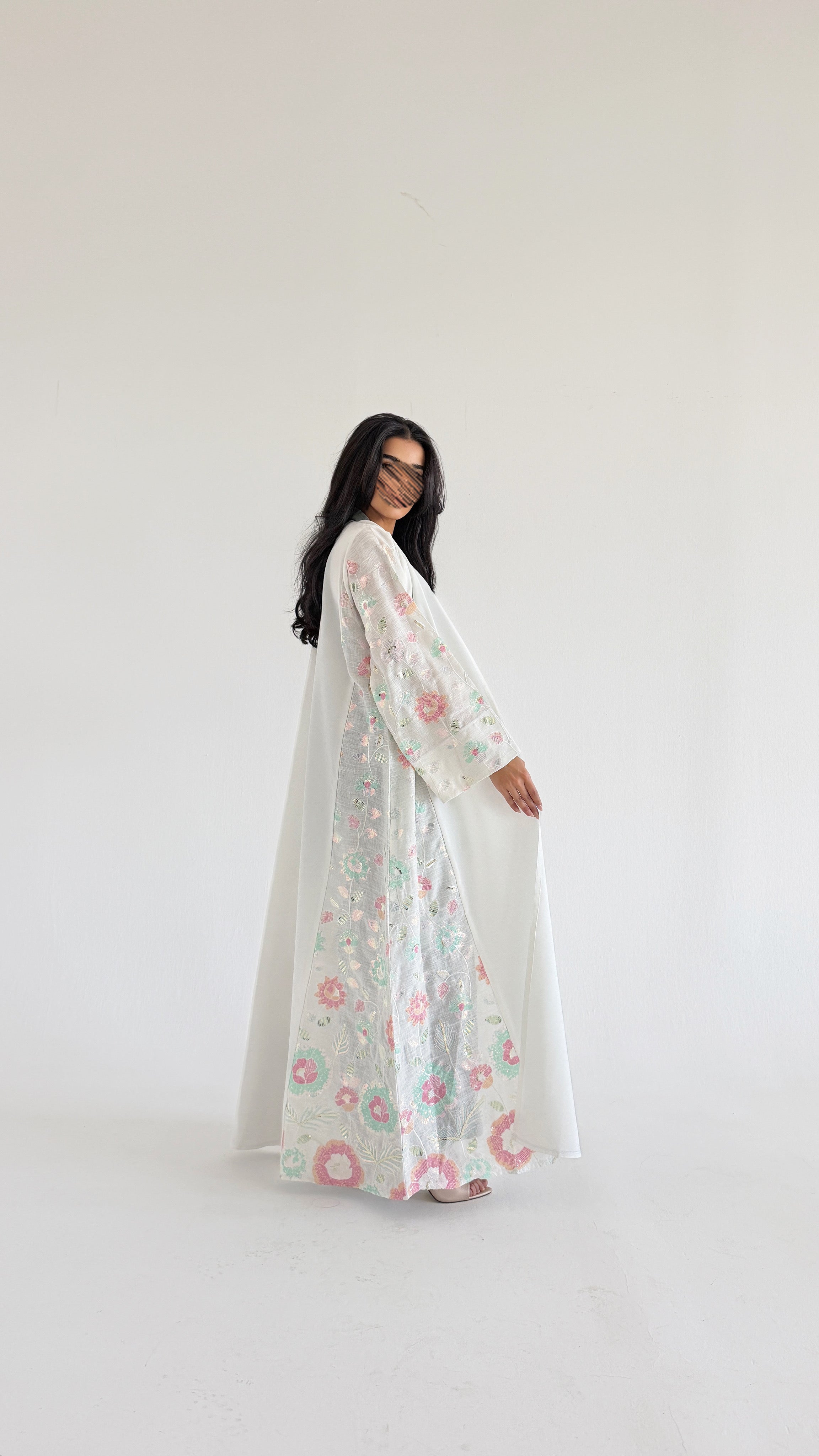 MWT1117 - عباية لنن مع تدخلية ركامة - Aya