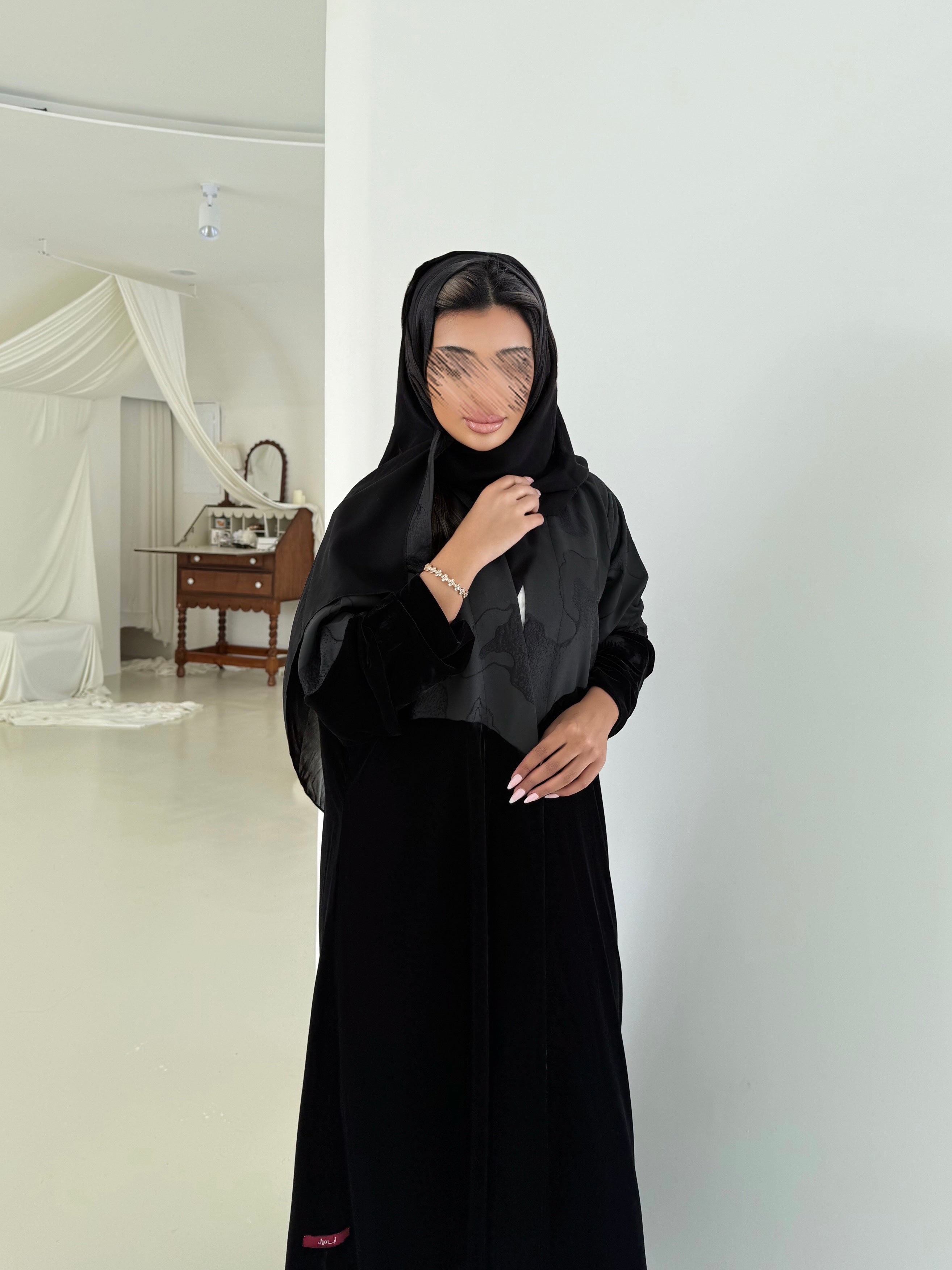 MW645 - Light Crepe Standing with Jacquard Half-Cloche