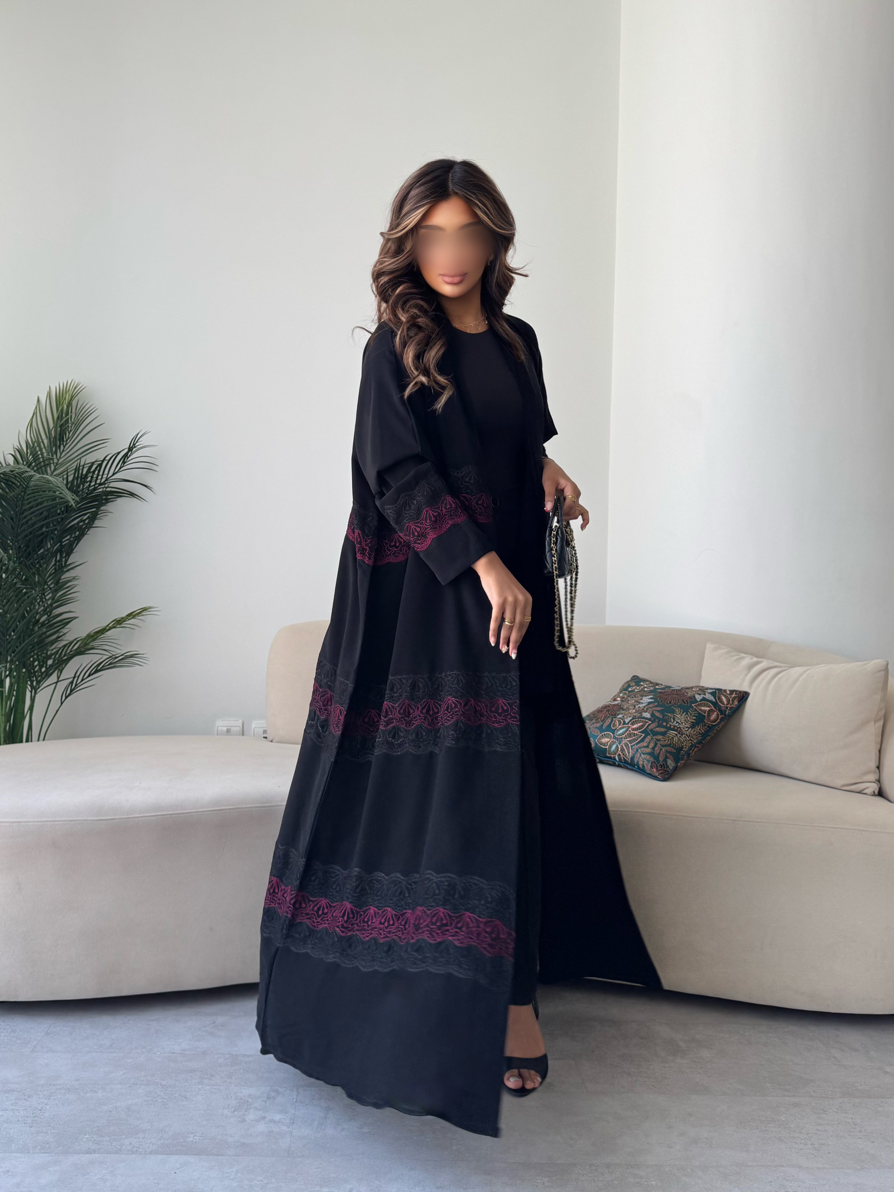 MW1543 - عباية كريب ملكي مطرزة - Aya