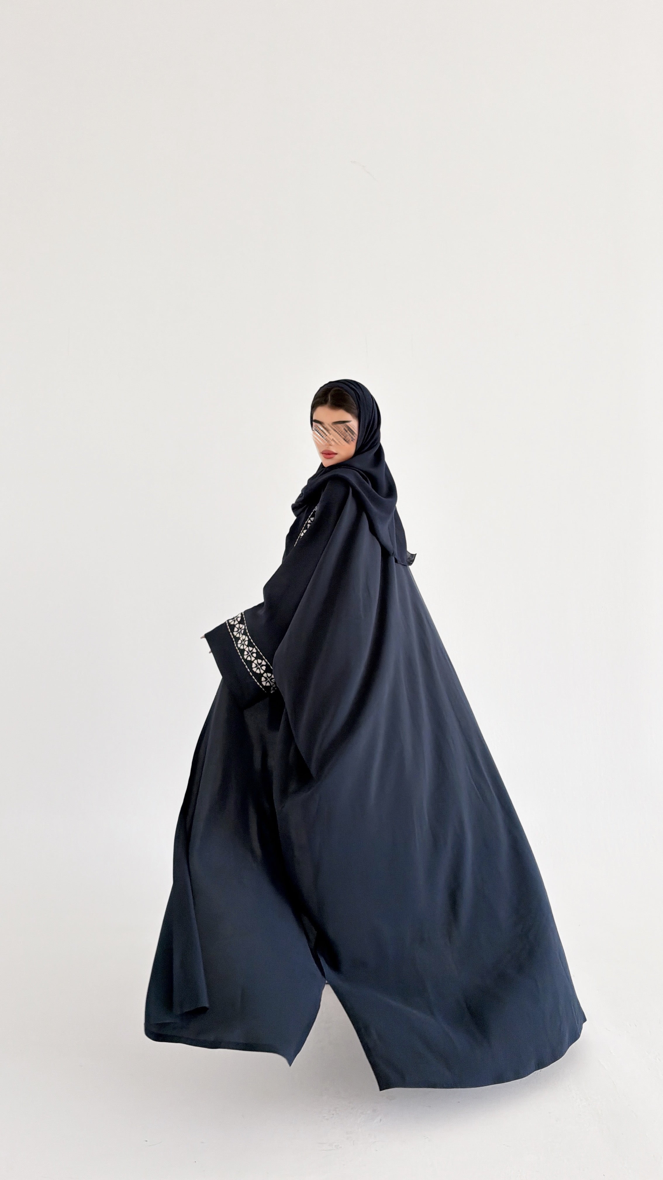 MW2100 - عبايه حرير مغسول انيقه بقصه نص بشت عصرية - Aya