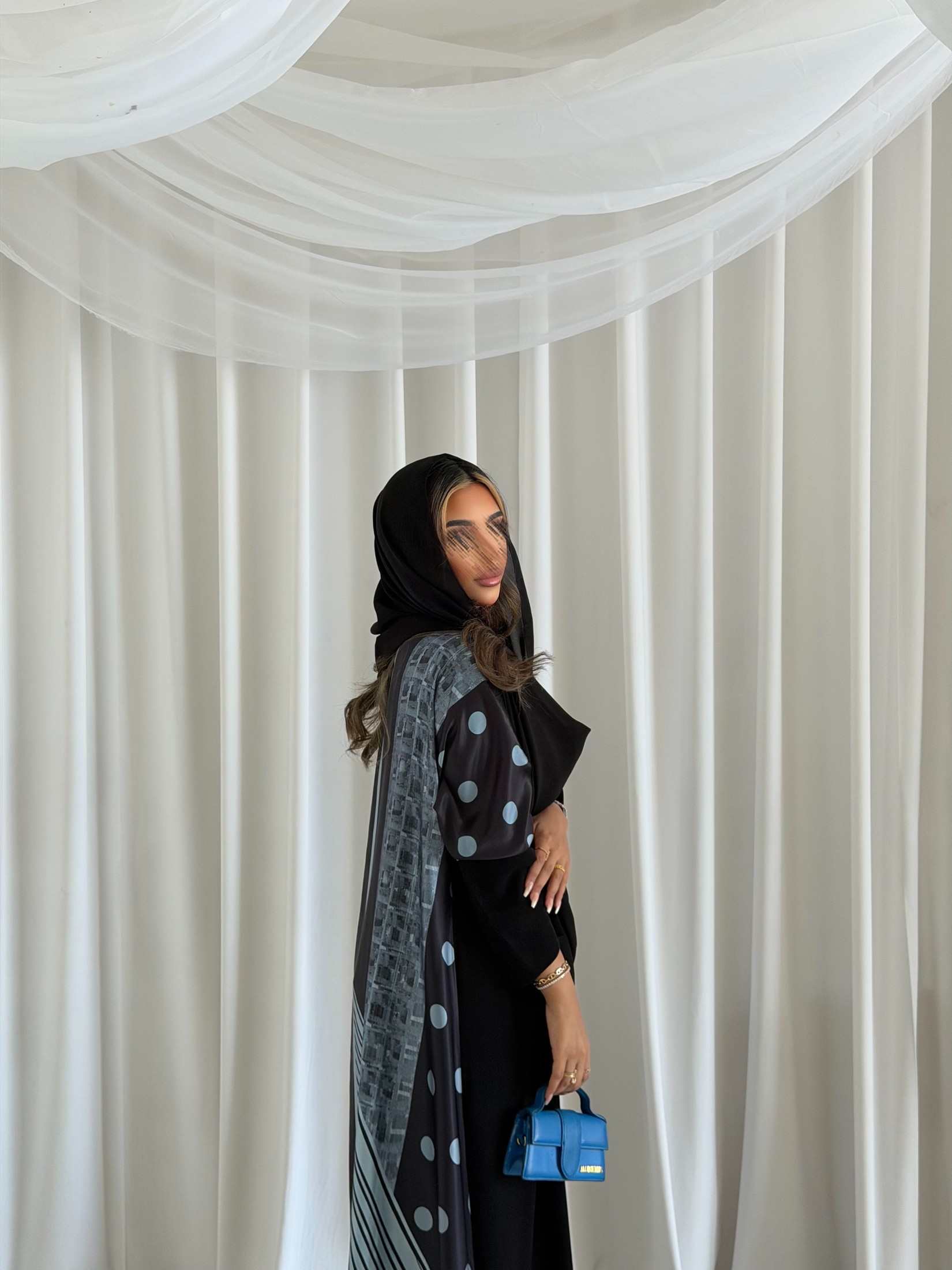 MWT2111 - عباية سوداء من الأمام وطباعة من الخلف -Black Abaya with a Printed Back - Aya