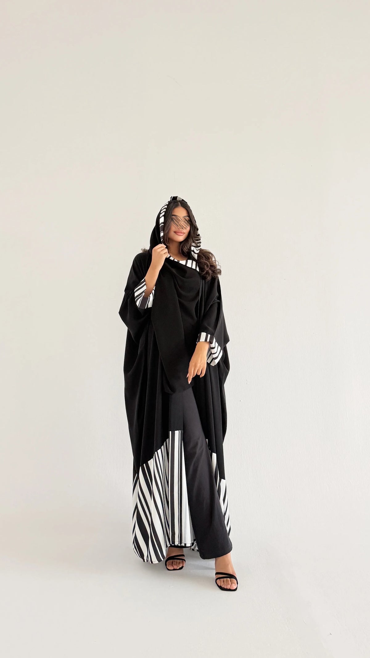 MWT4369 - عباية بلاك بيري بتدخيلة مخططة