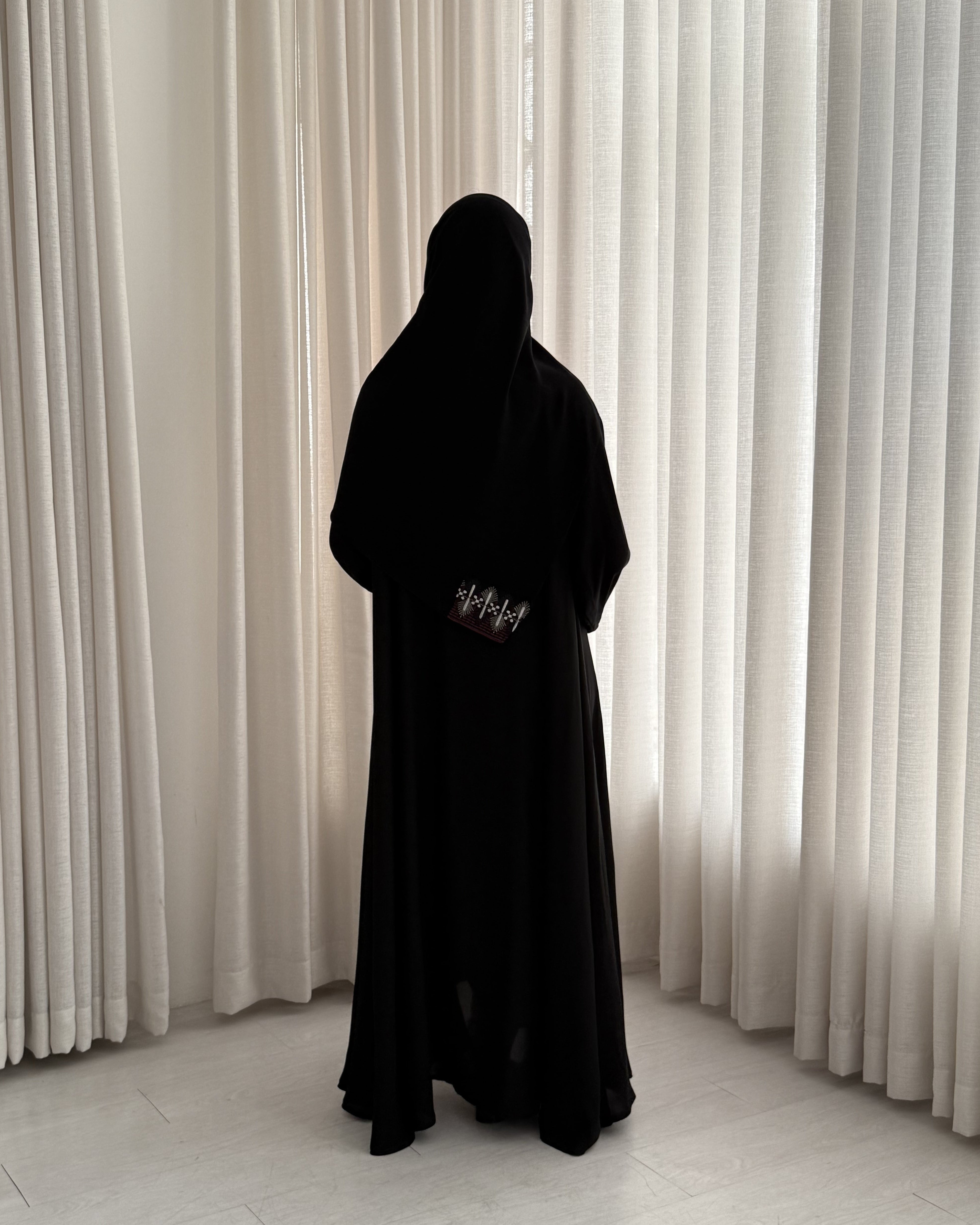 MW645 - Light Crepe Standing with Jacquard Half-Cloche