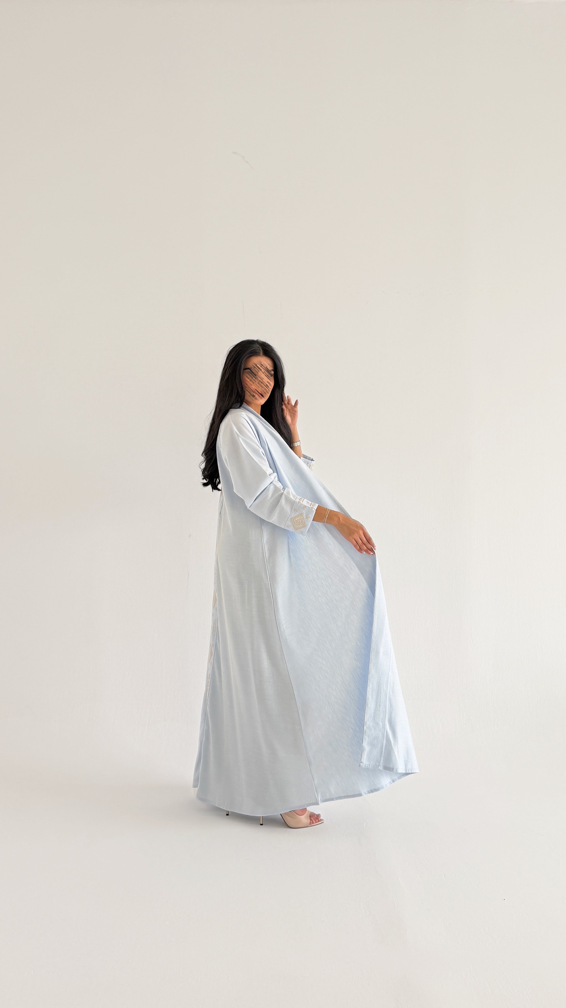 MWT1150 - عبايه لنن تطريز مع تدخيلة شانتون - Aya