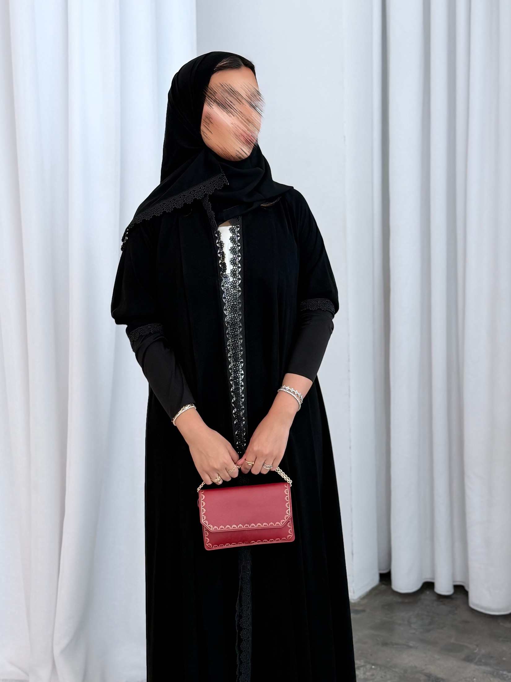 MWT5155 - عبايه كريب ملكي مع كلفة اسود ورد - Aya