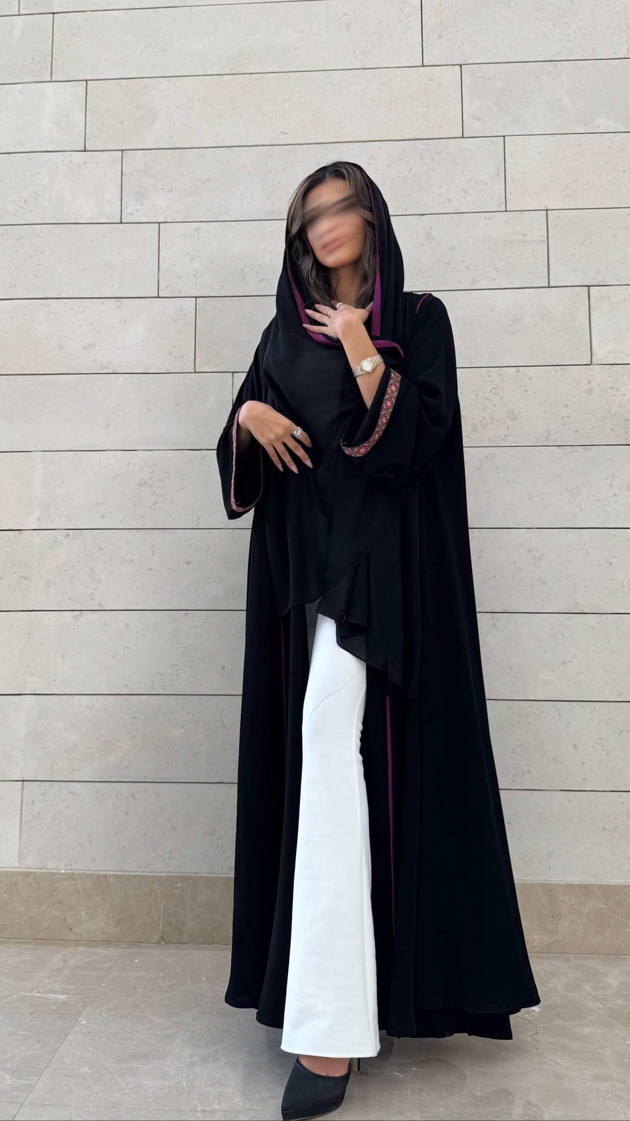 MW1605 - عباية سوداء بخطوط بنفسجية وتطريز بنفسجي | Black Abaya with Purple Stripes and Embroidery - Aya