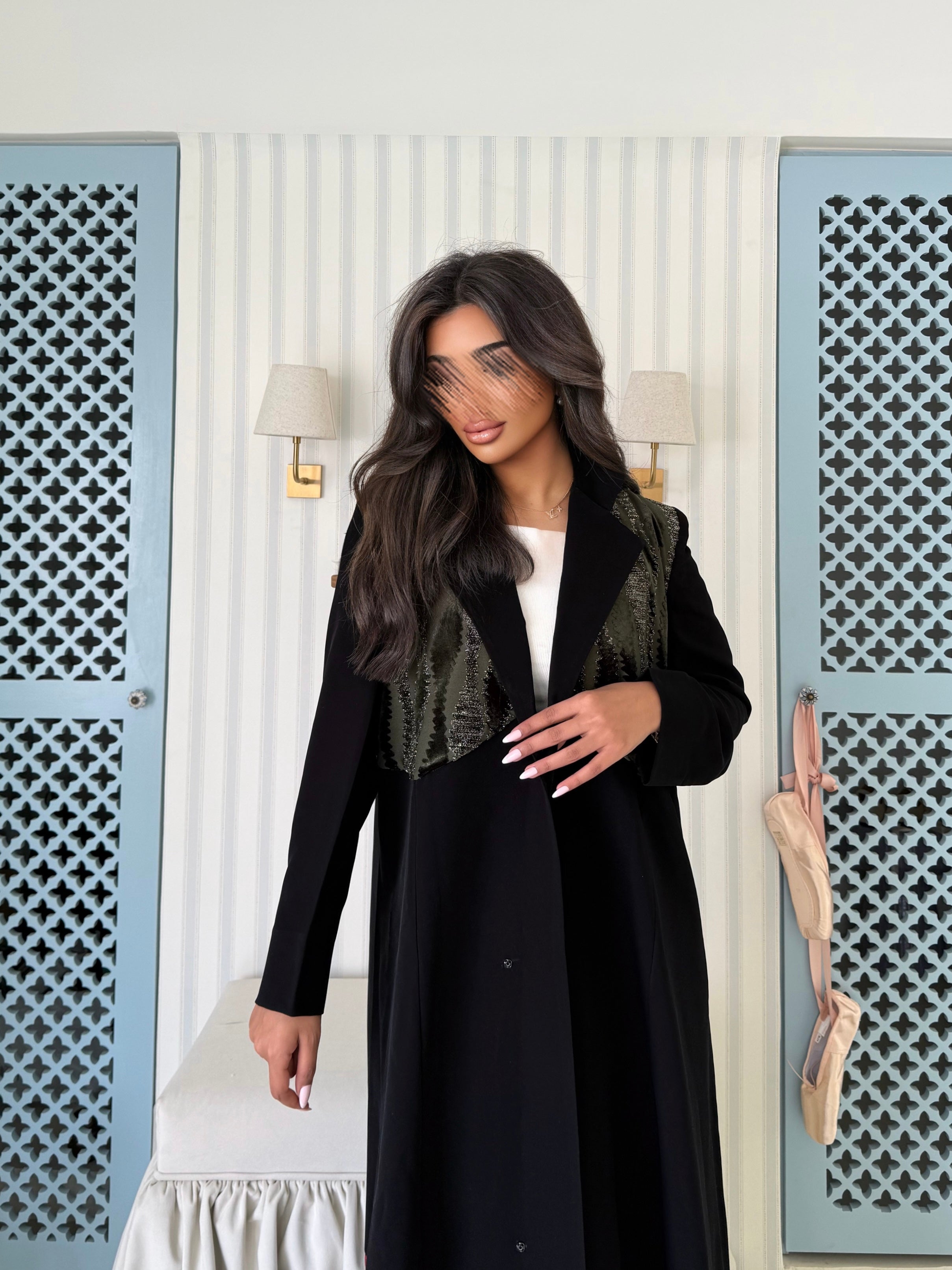 MW645 - Light Crepe Standing with Jacquard Half-Cloche