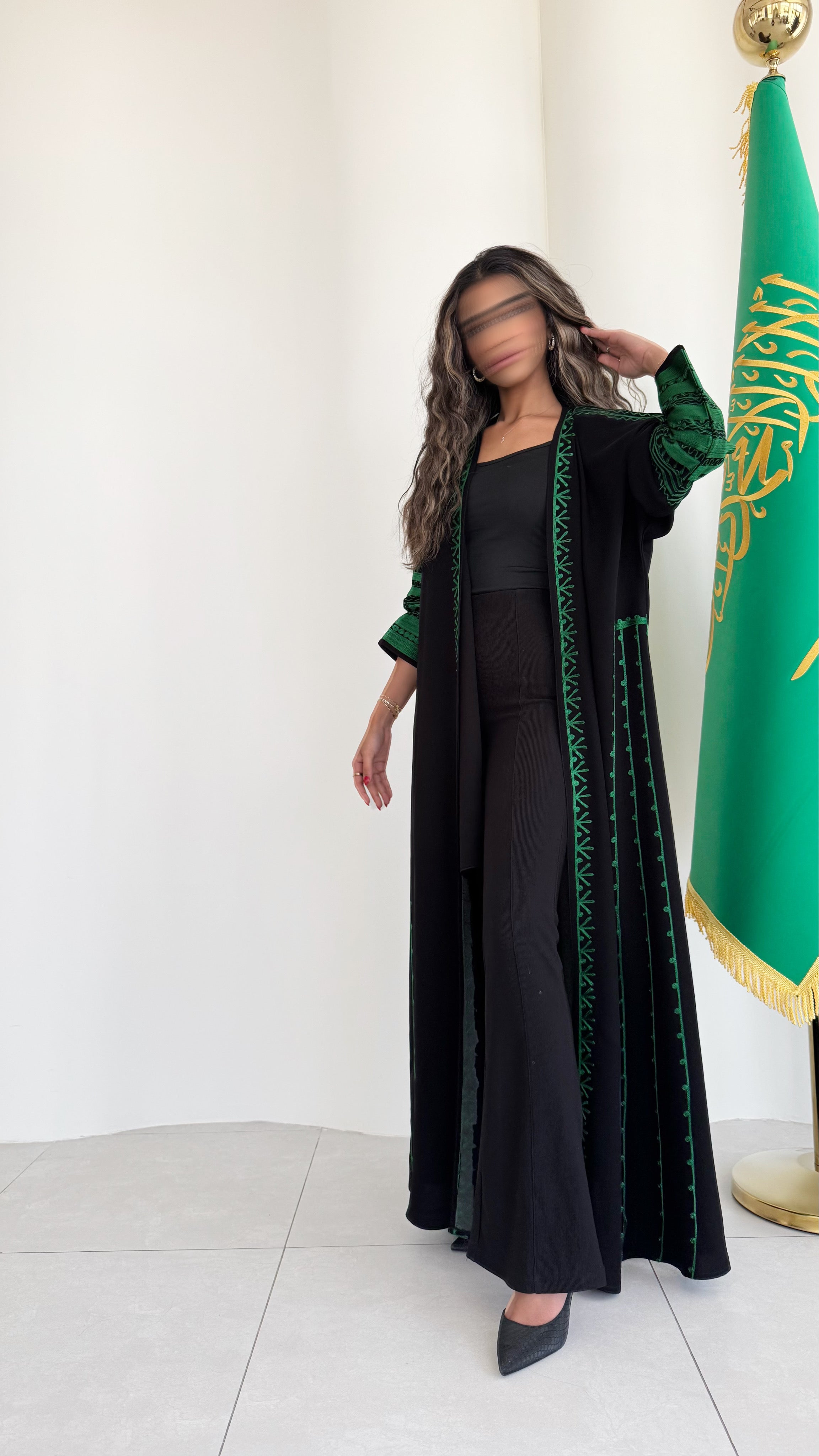 MW645 - Light Crepe Standing with Jacquard Half-Cloche