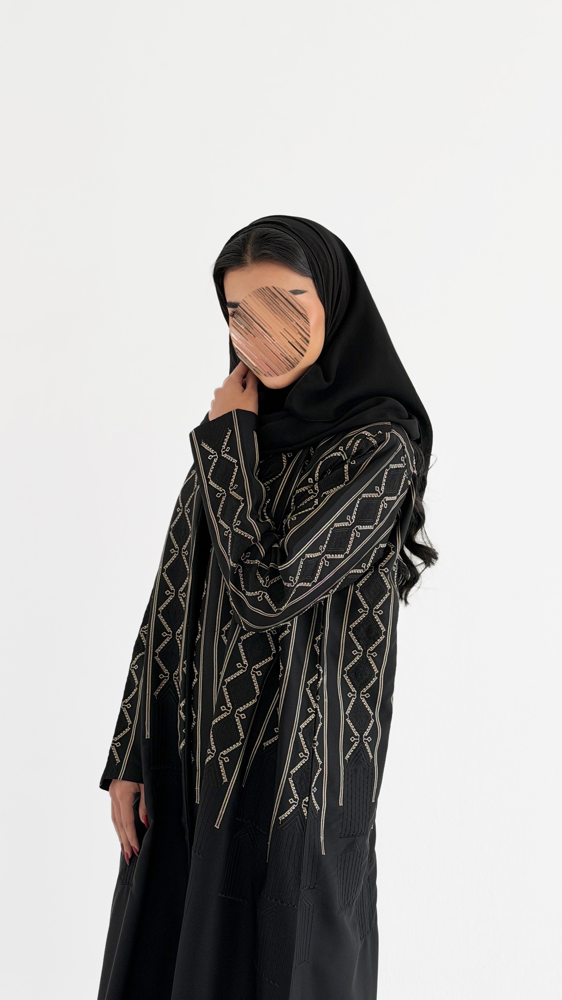 MWT1024 - عبايه بتطريز بنص الامام والخلف - Aya