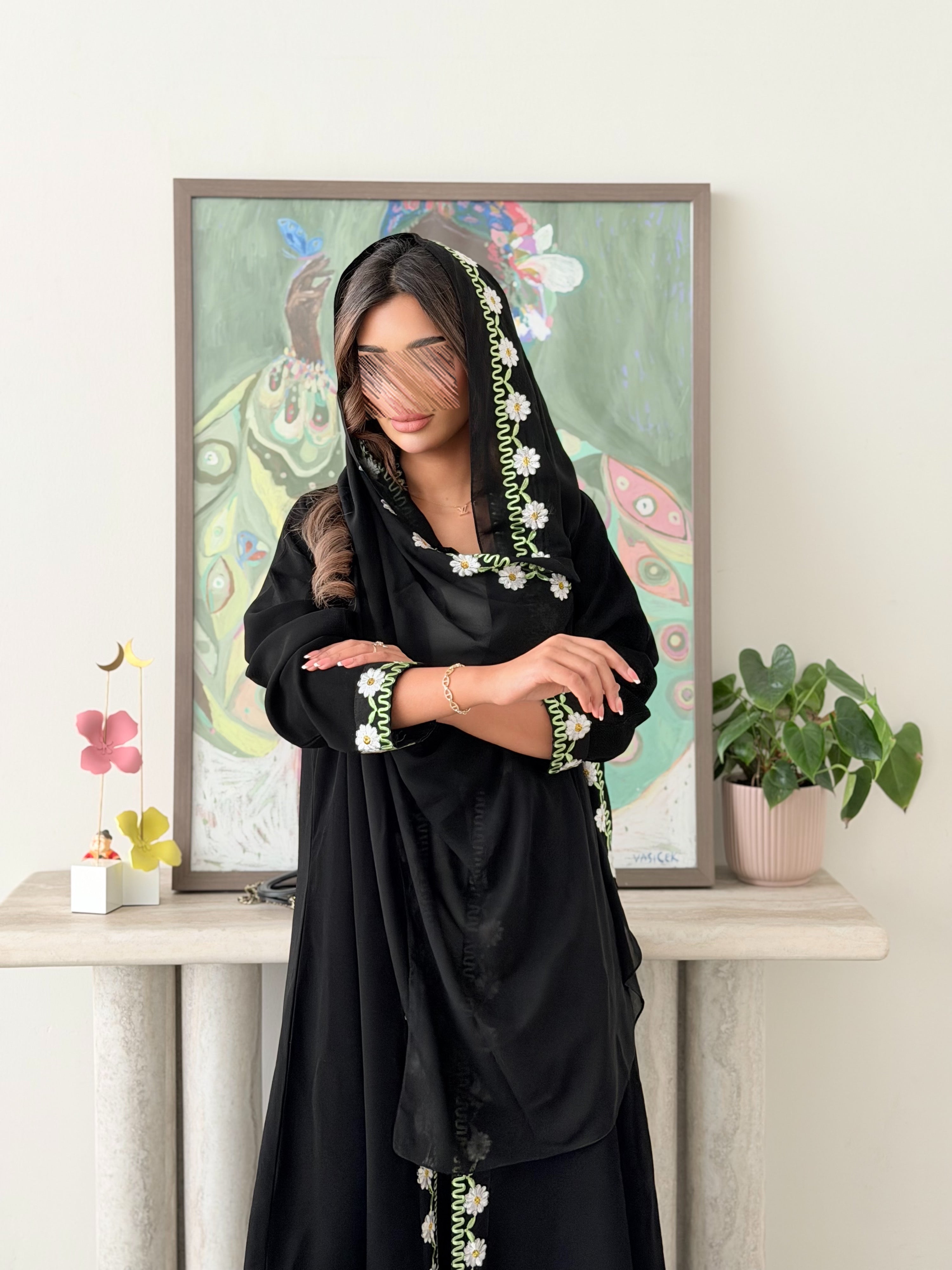 MWT791 - عباية كريب أسود مع تطريز ورود - Aya