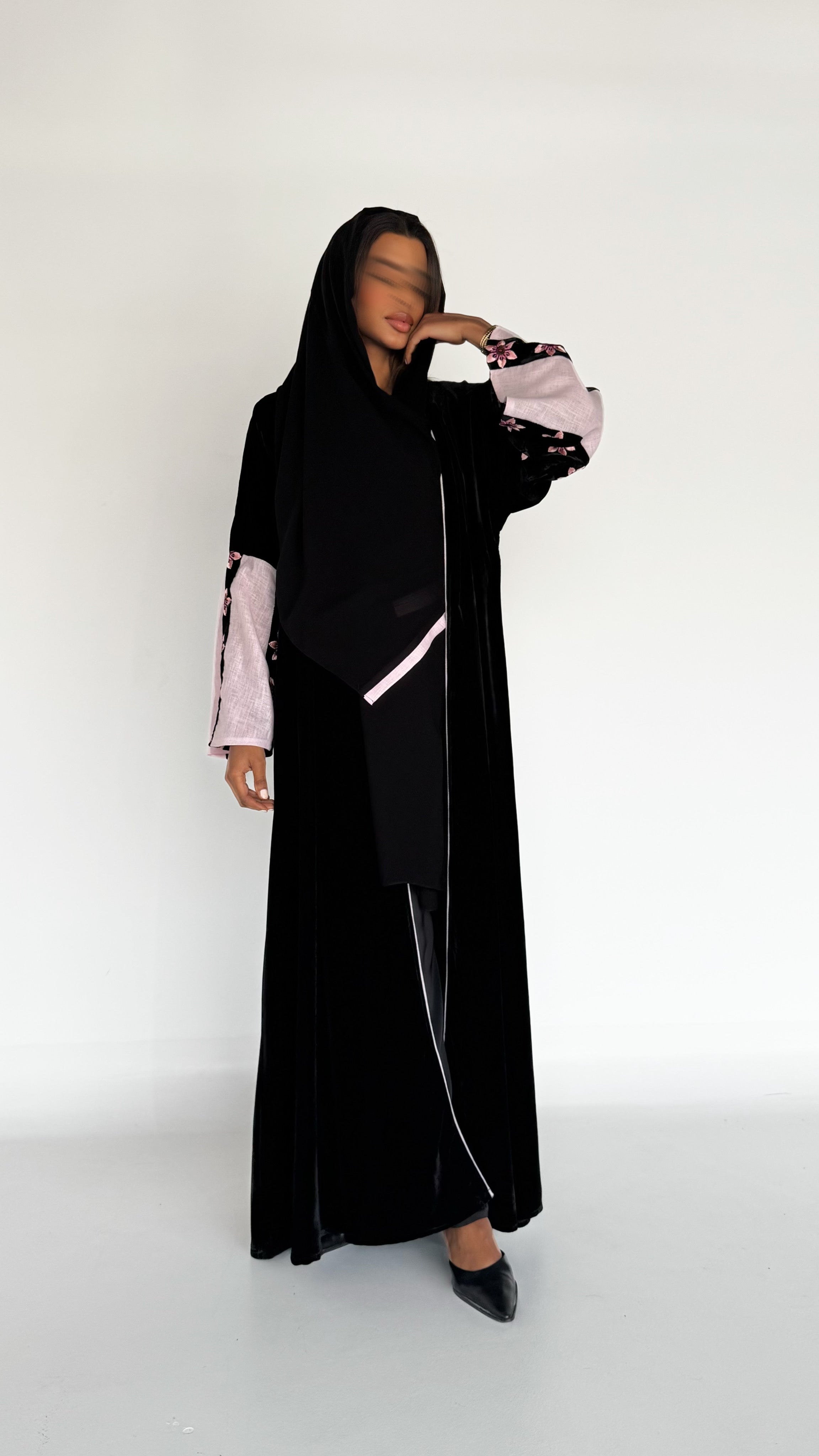 MW645 - Light Crepe Standing with Jacquard Half-Cloche