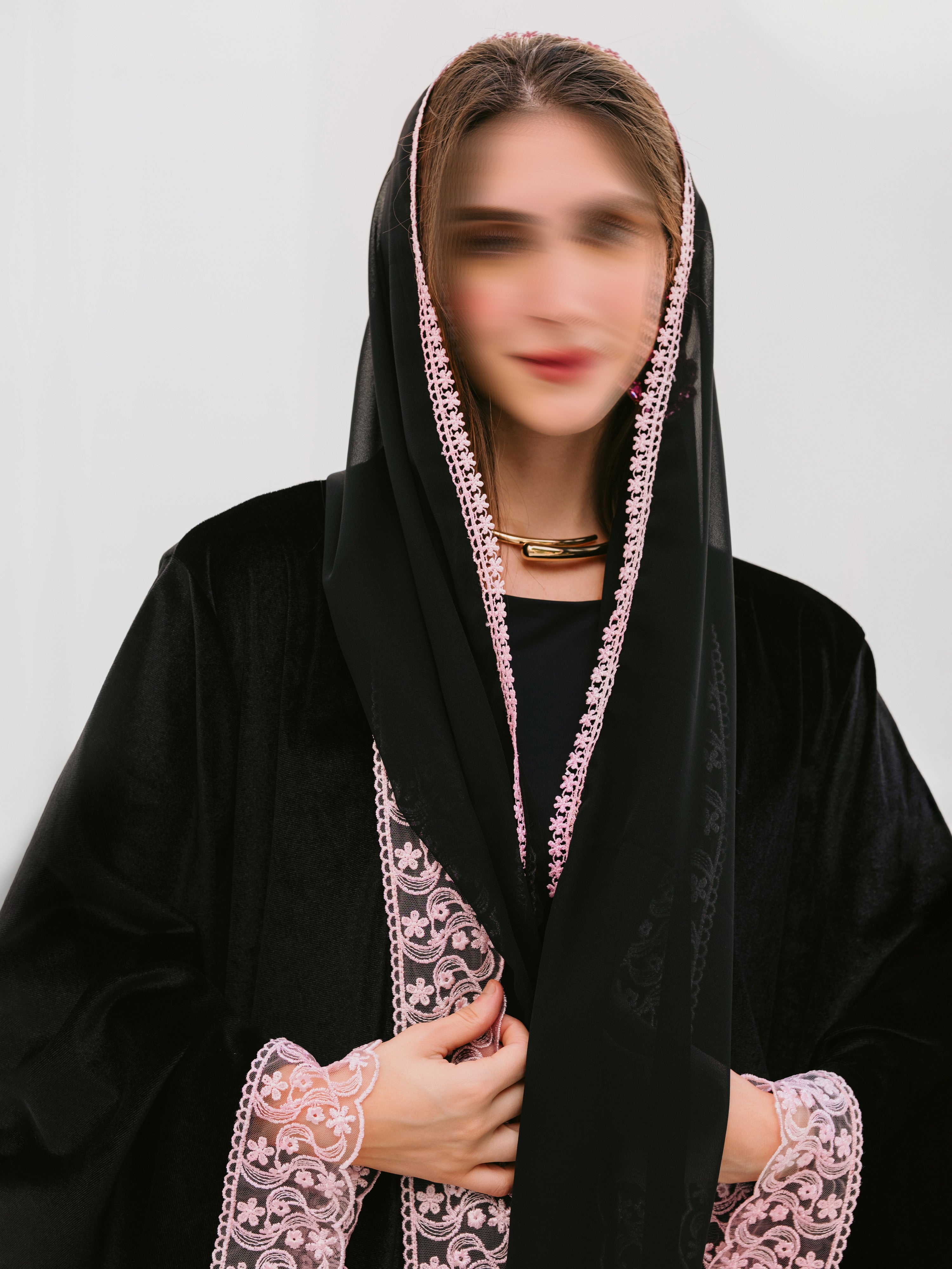 MW1812 - عباية مخمل بتدخيلة دانتيل