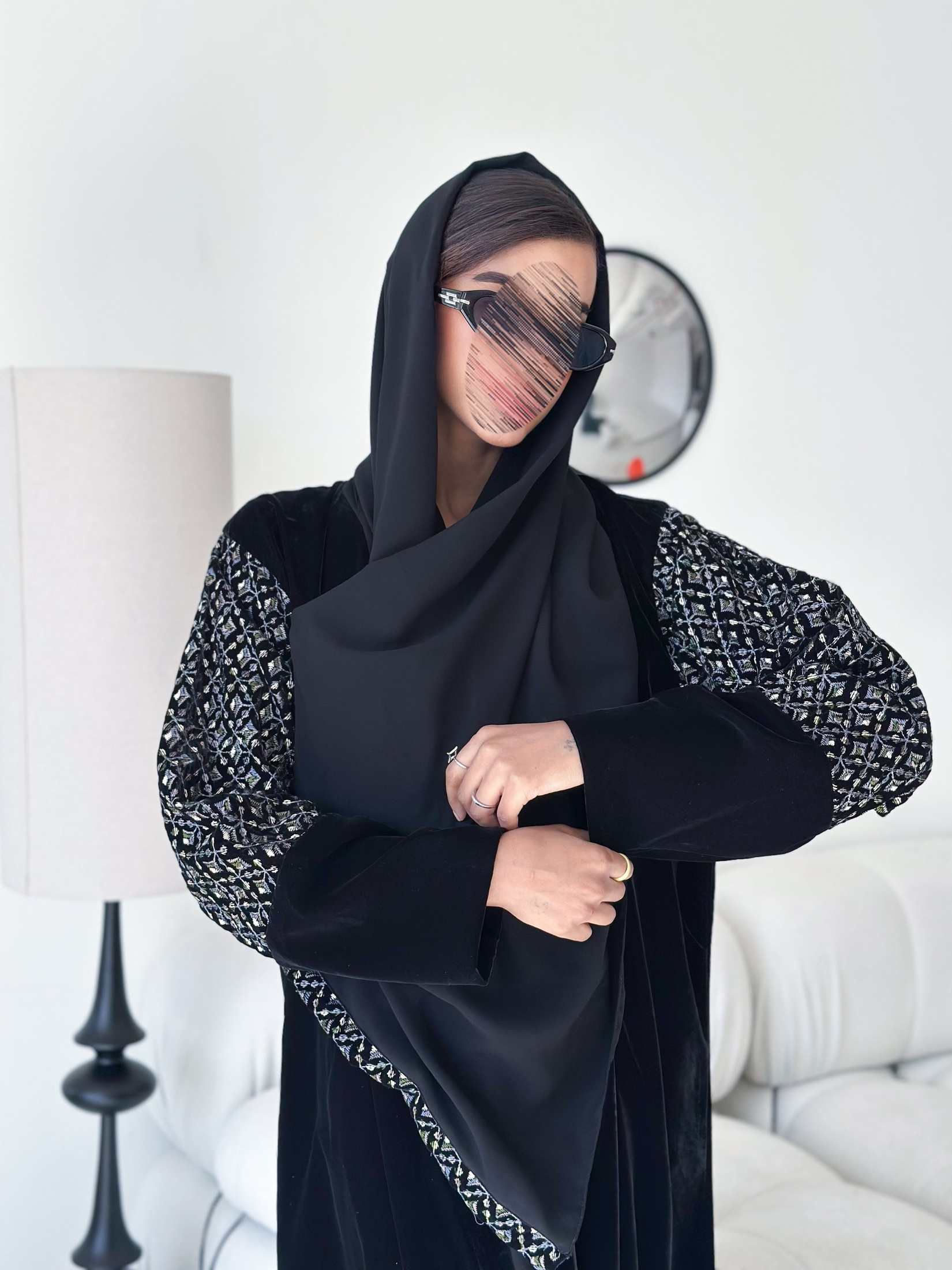MW1836 - عباية مخمل كم تطريز - Aya