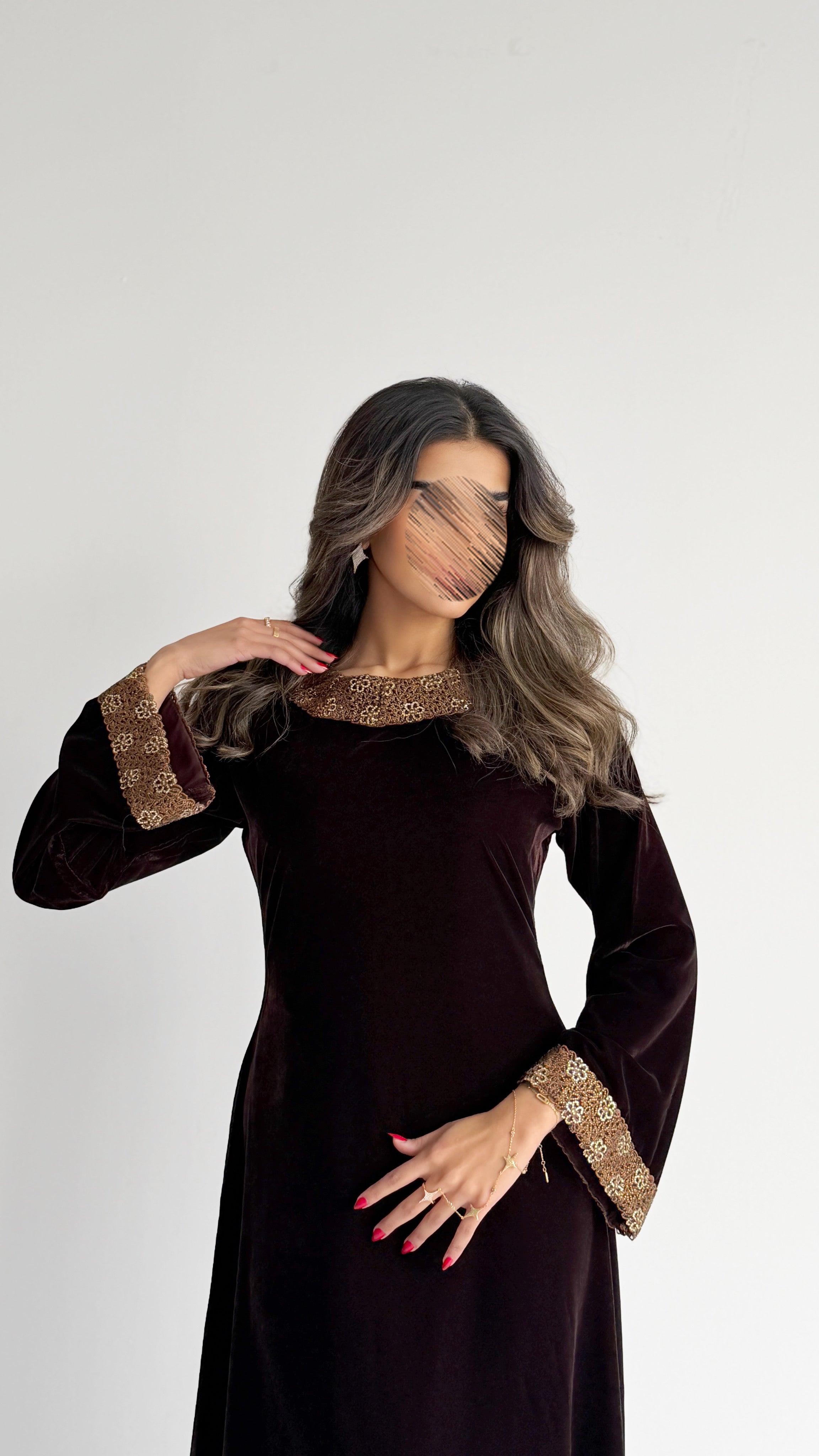 MWJ012 - جلابية مخمل مكسر بلمسات كلفة تضيف فخامة للتصميم - Aya