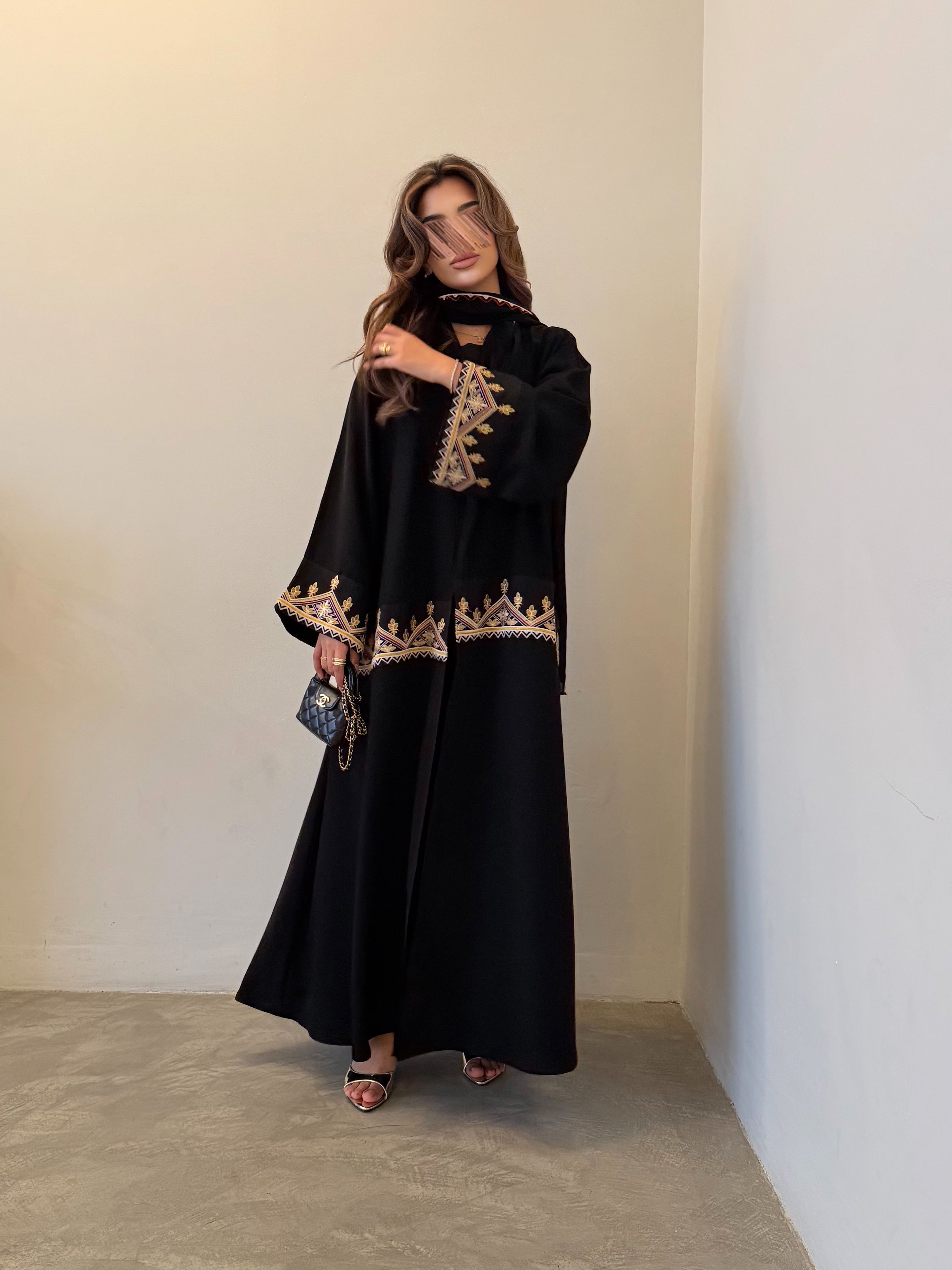 MWT5065 - قماش كريب اسود مع تطريز قصة نص بشت - Aya