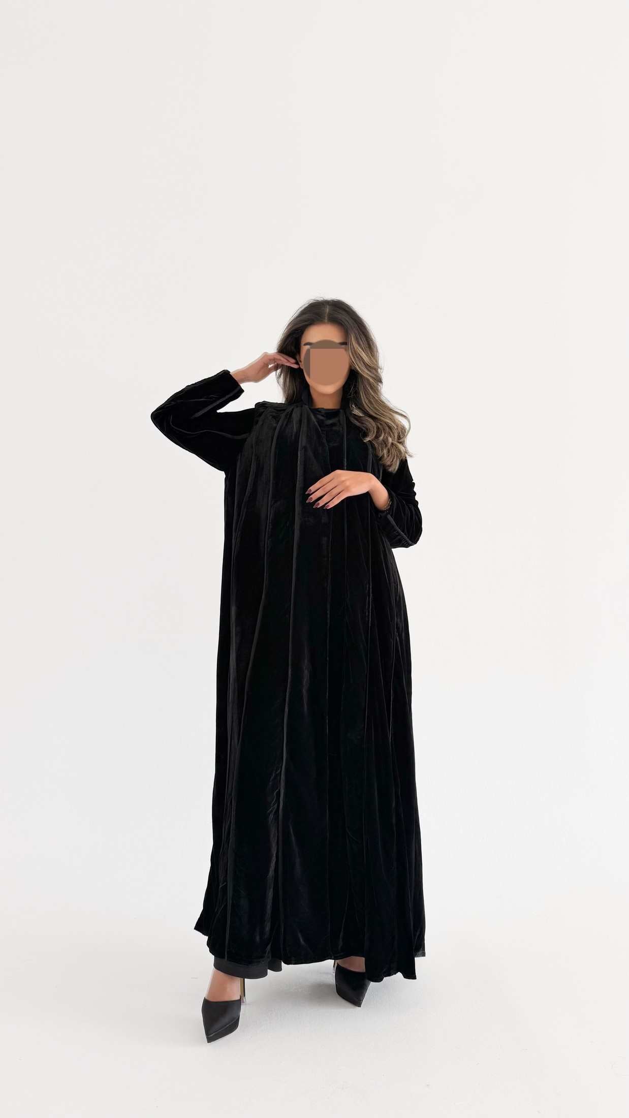 MWT666 - عباية مخمل اسود بخطوط اسود - Aya
