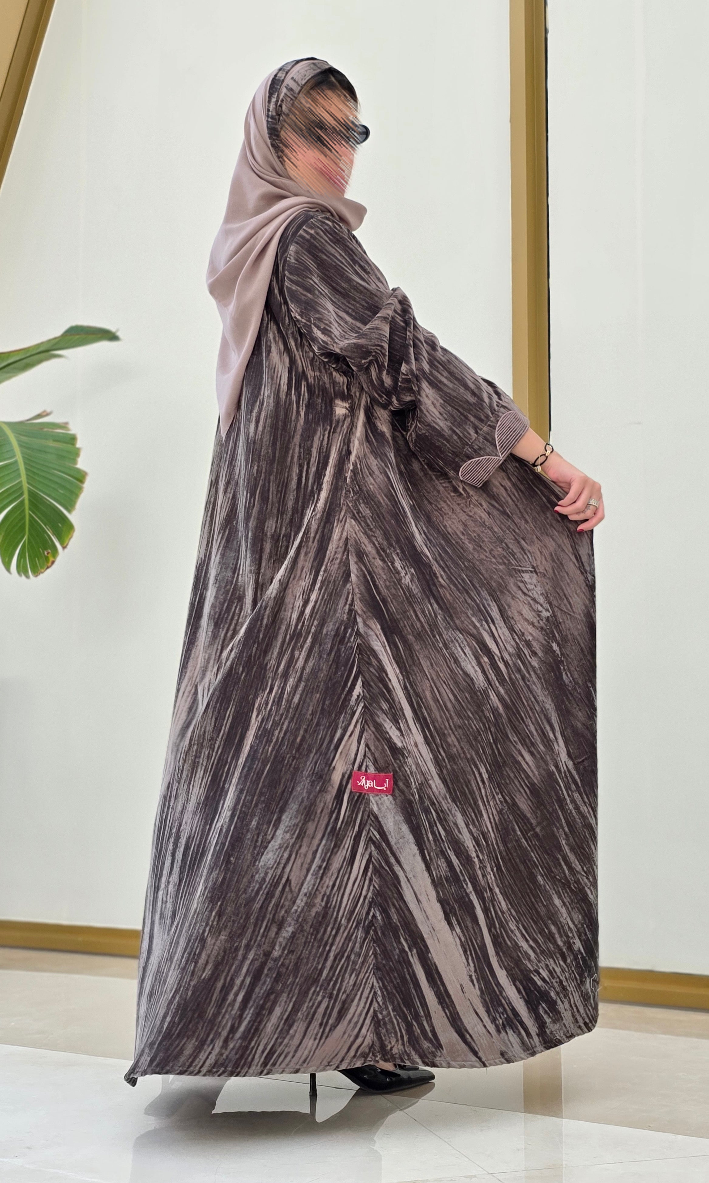 MWT681 - عباية بني مخمل مكسر مع تطريز - Aya