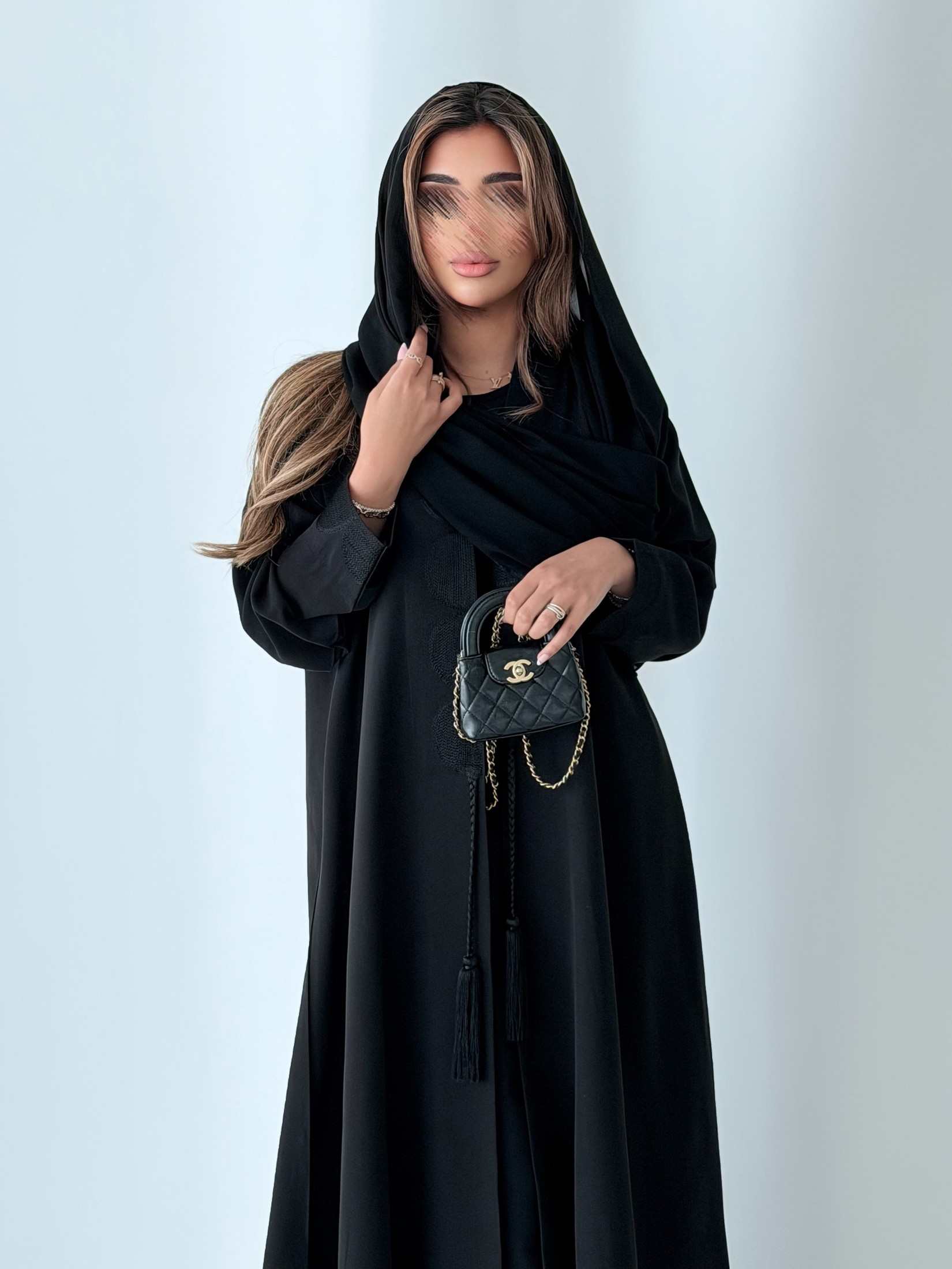 MWT1171 - عباية بتطريز اسود بالامام - Aya