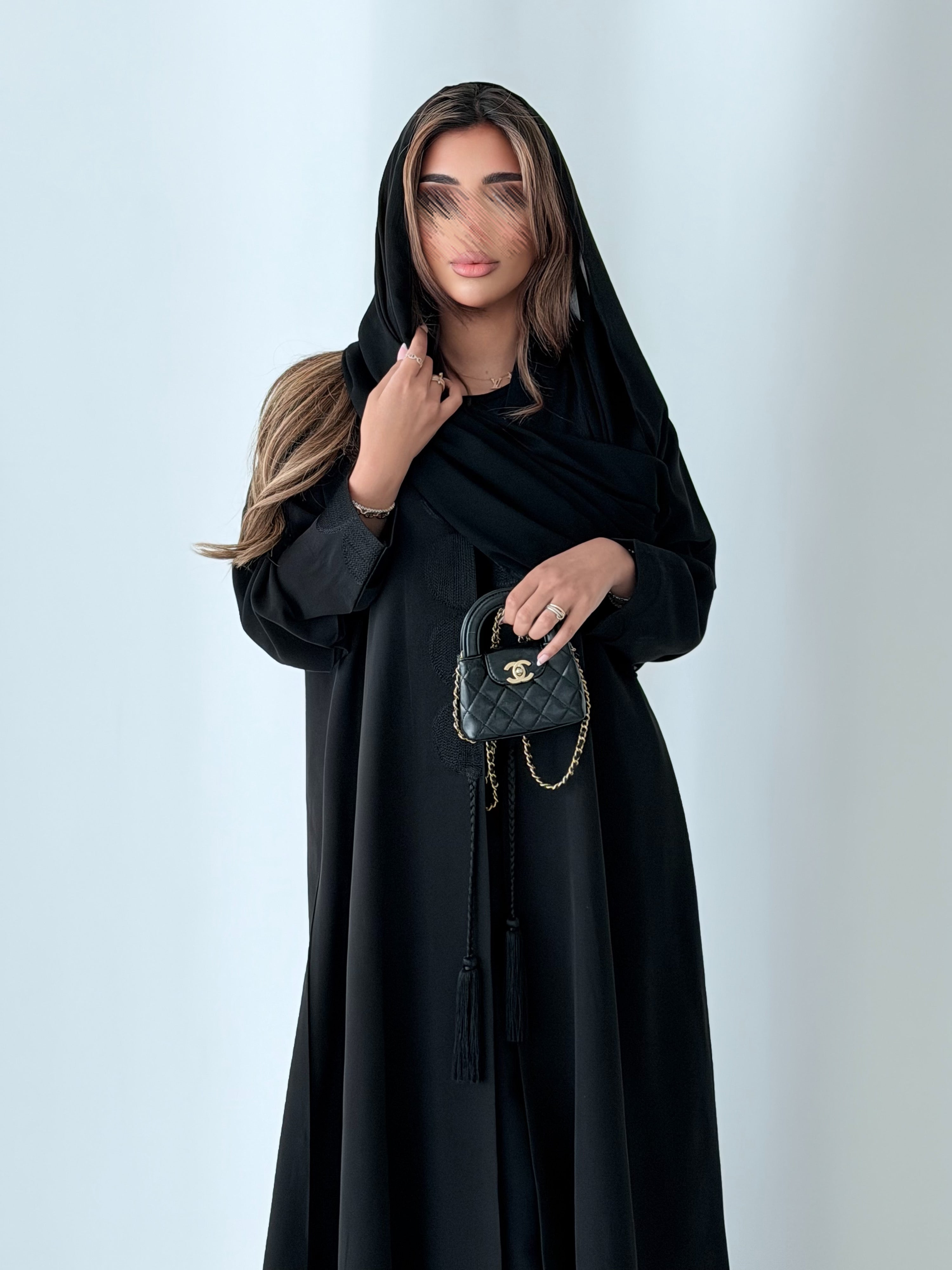 MWT1171 - عباية بتطريز اسود بالامام - Aya