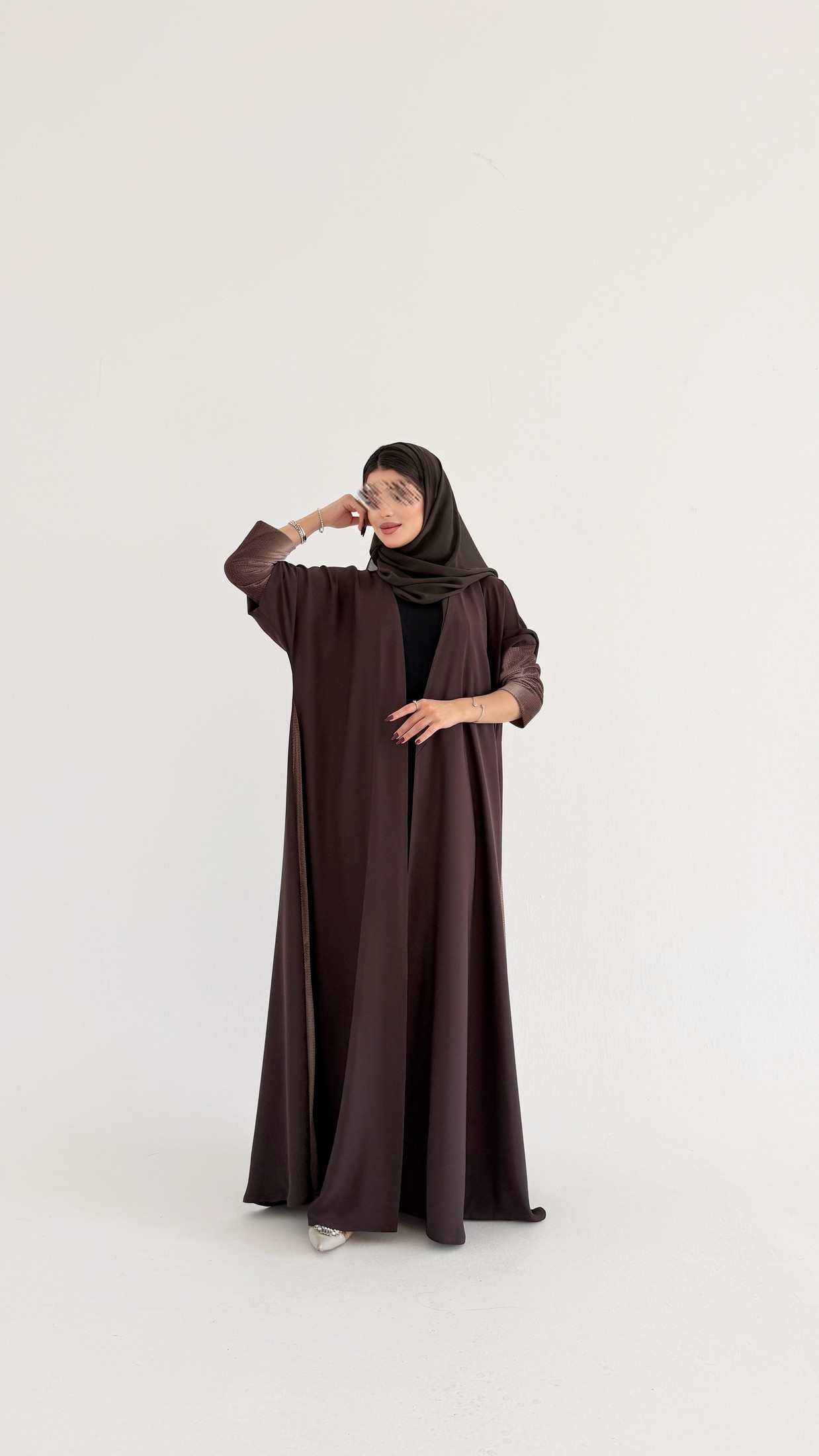 MWT1089 - عباية بني بتدخيله بالاكمام والجنب - Aya