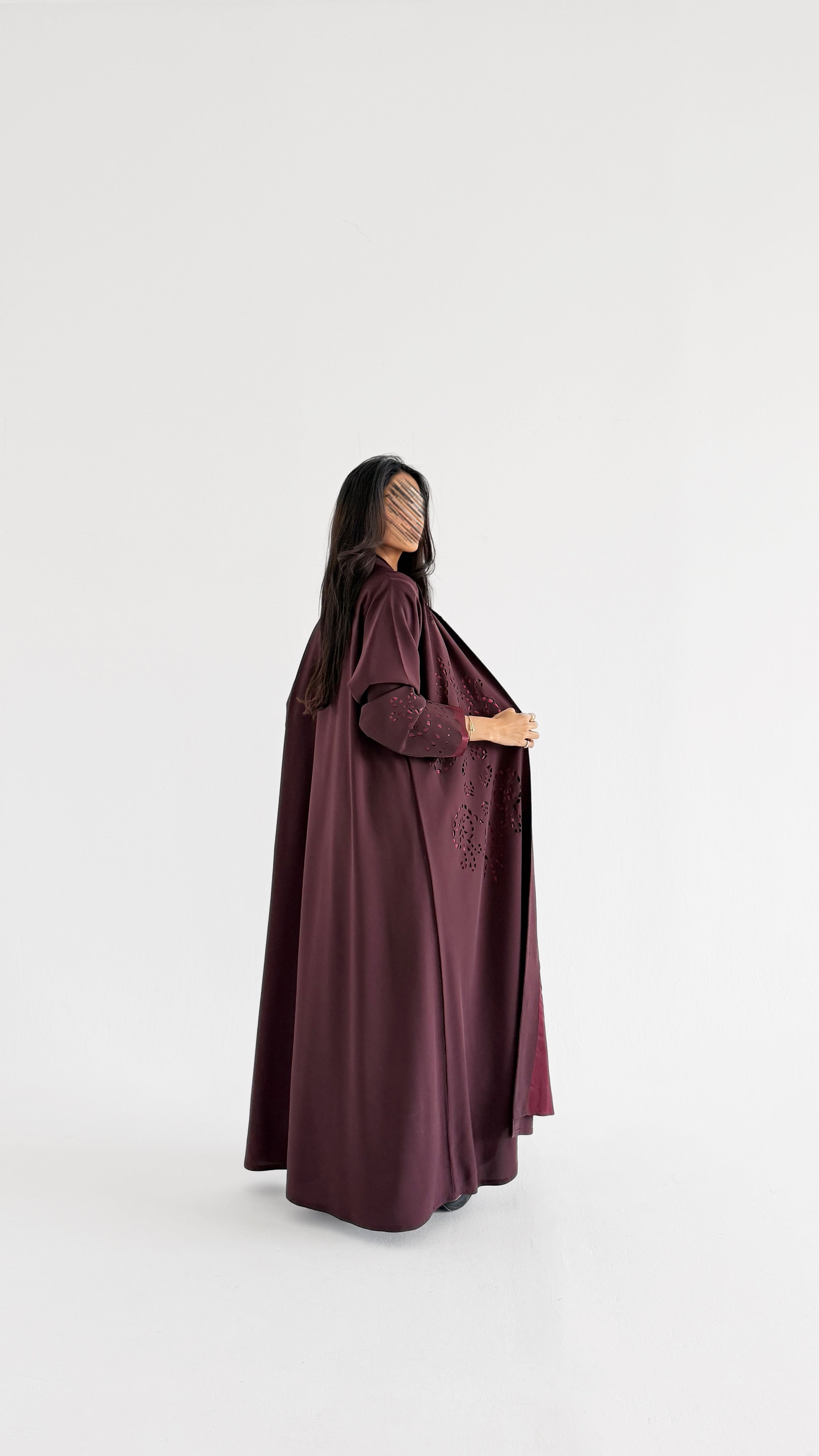 MWT1152 - عباية كريب مع اضافة تخريم صيفي على القماش - Aya