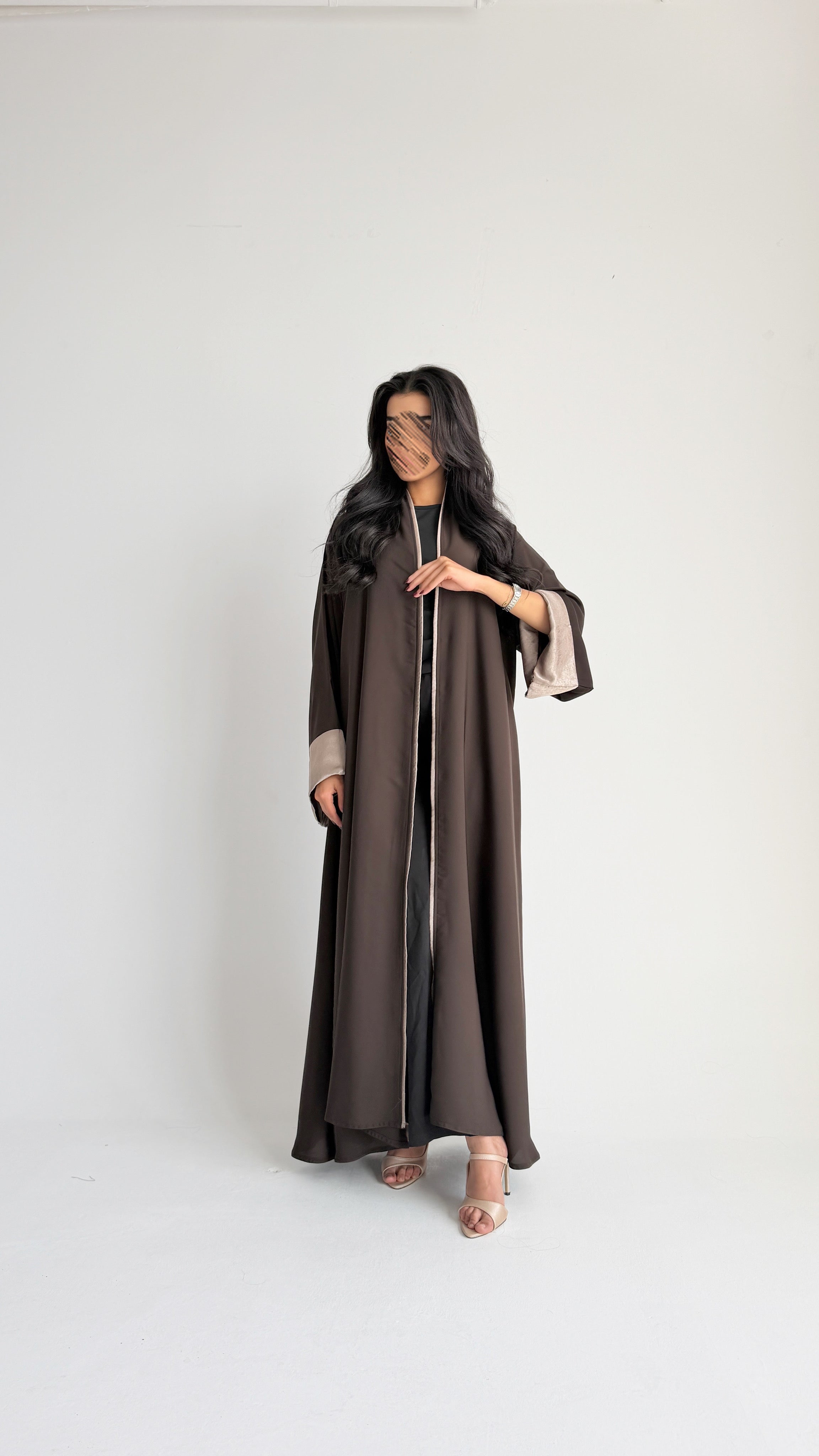 MWT1101 - عباية بني بتدخيله ساتان بالاكمام - Aya